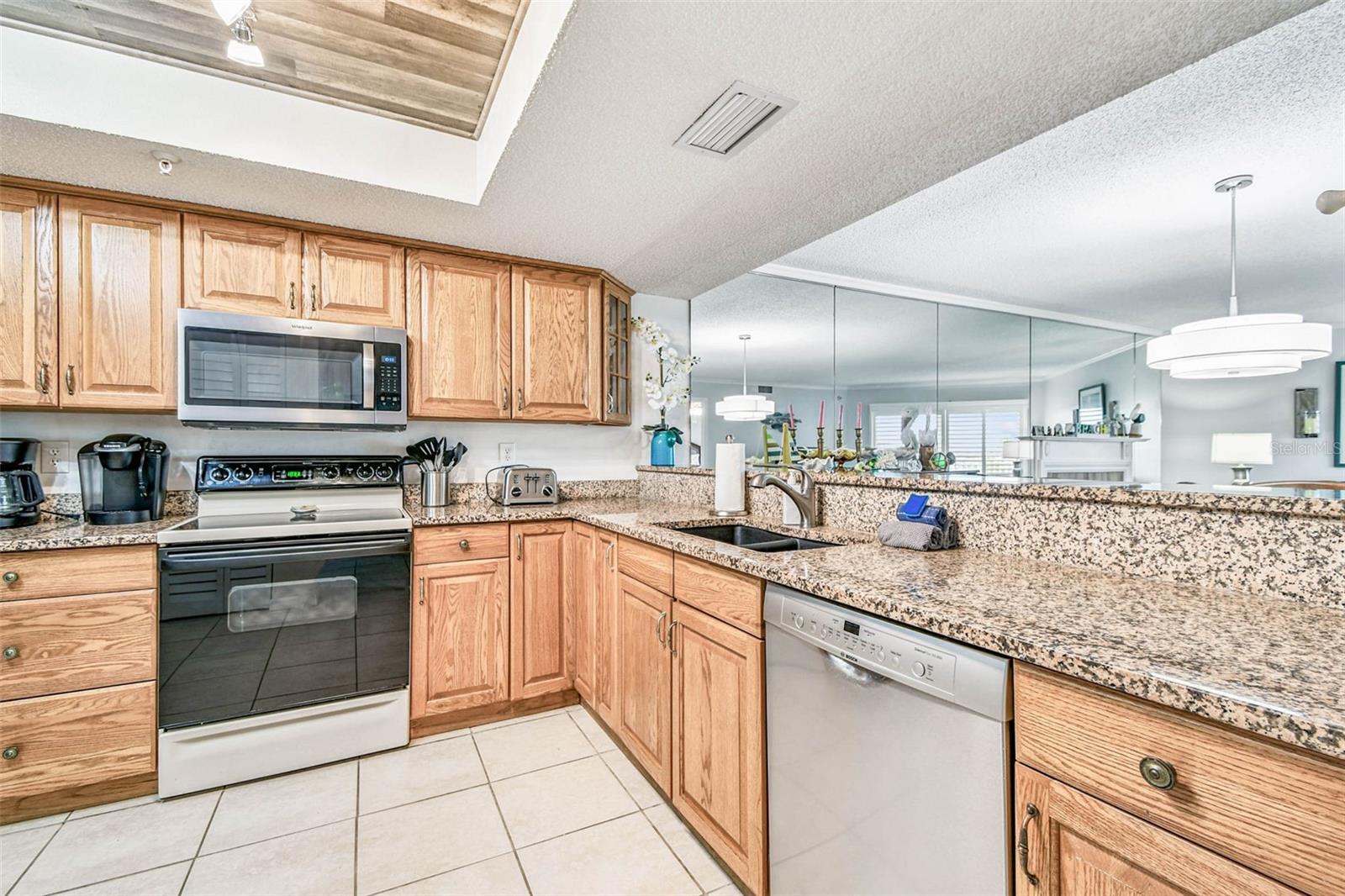 Image 13 of 54 For 18400 Gulf Boulevard 1301