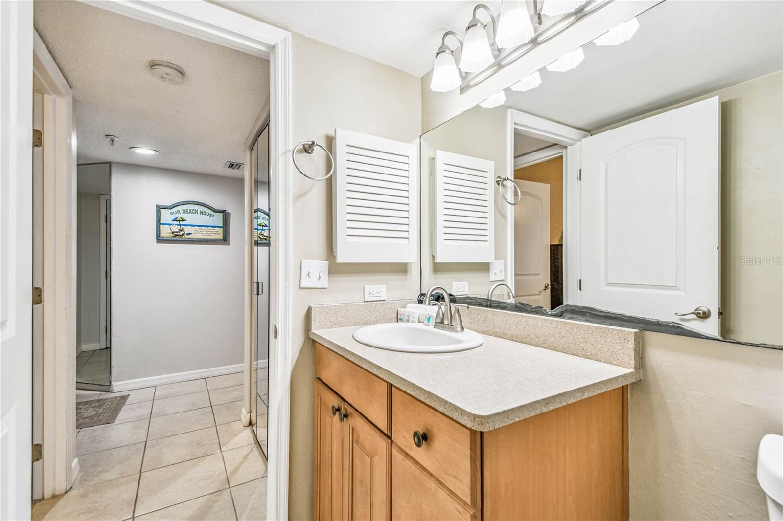 Image 27 of 54 For 18400 Gulf Boulevard 1301