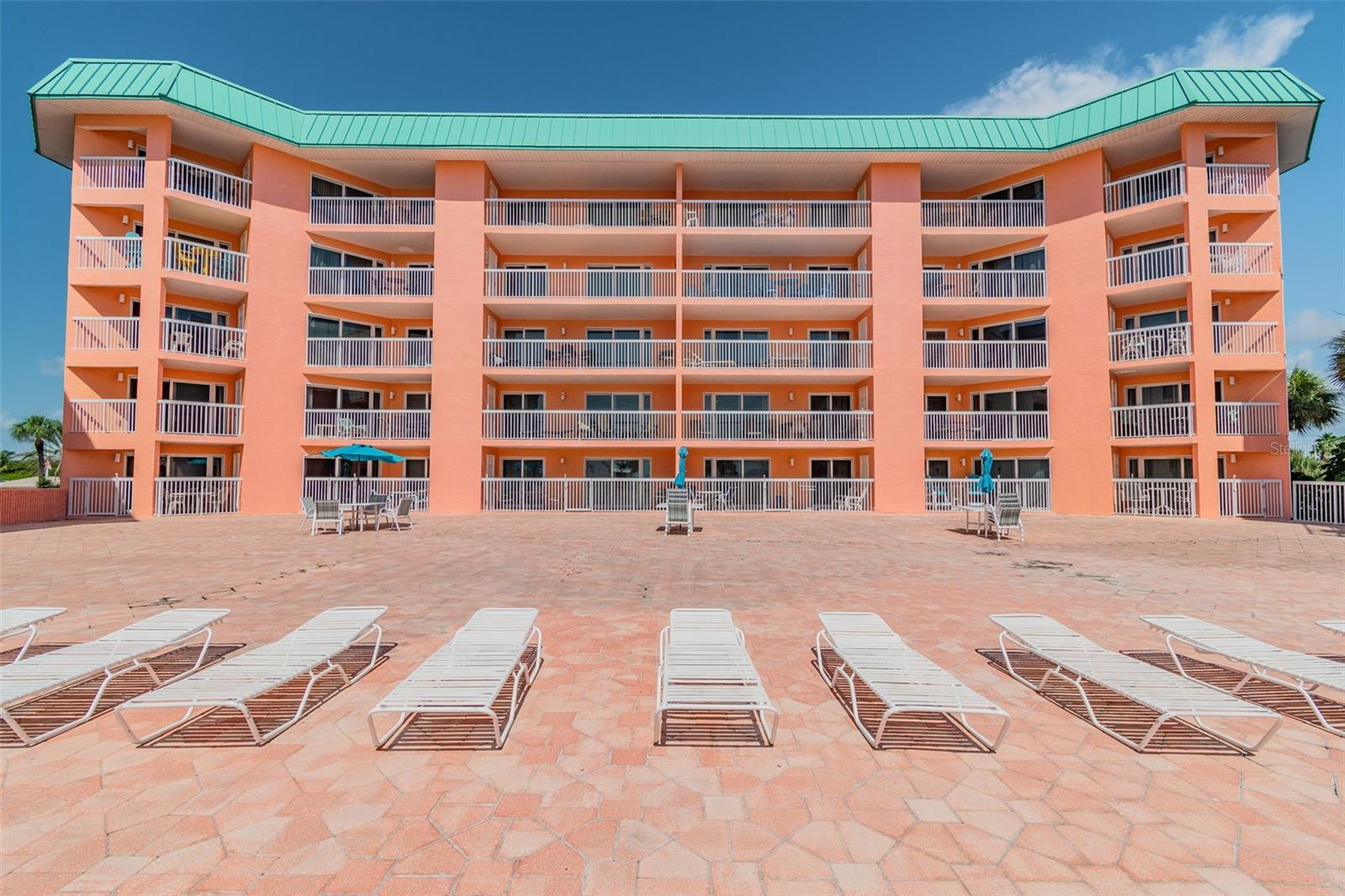 Image 36 of 54 For 18400 Gulf Boulevard 1301