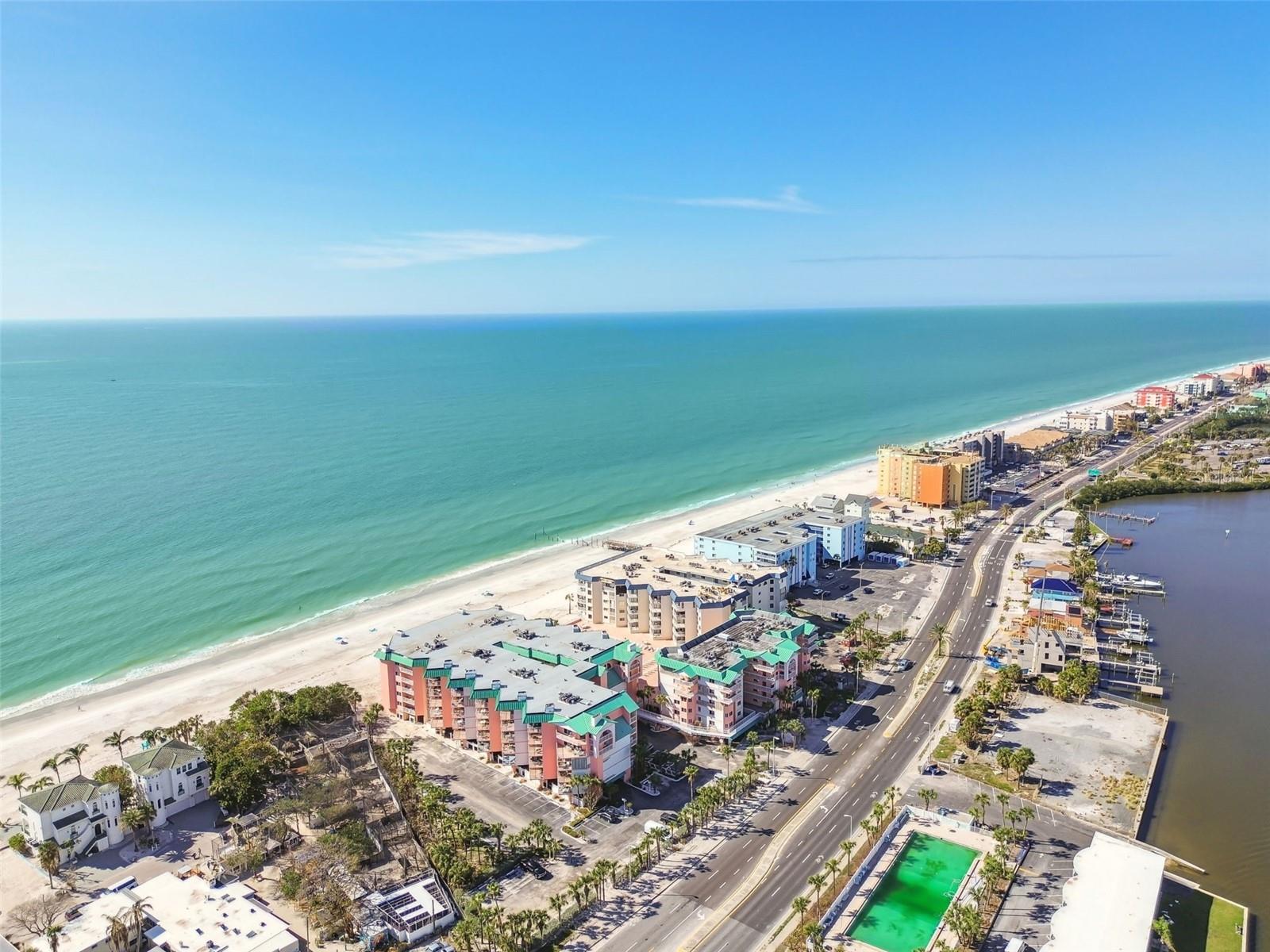 Image 49 of 54 For 18400 Gulf Boulevard 1301