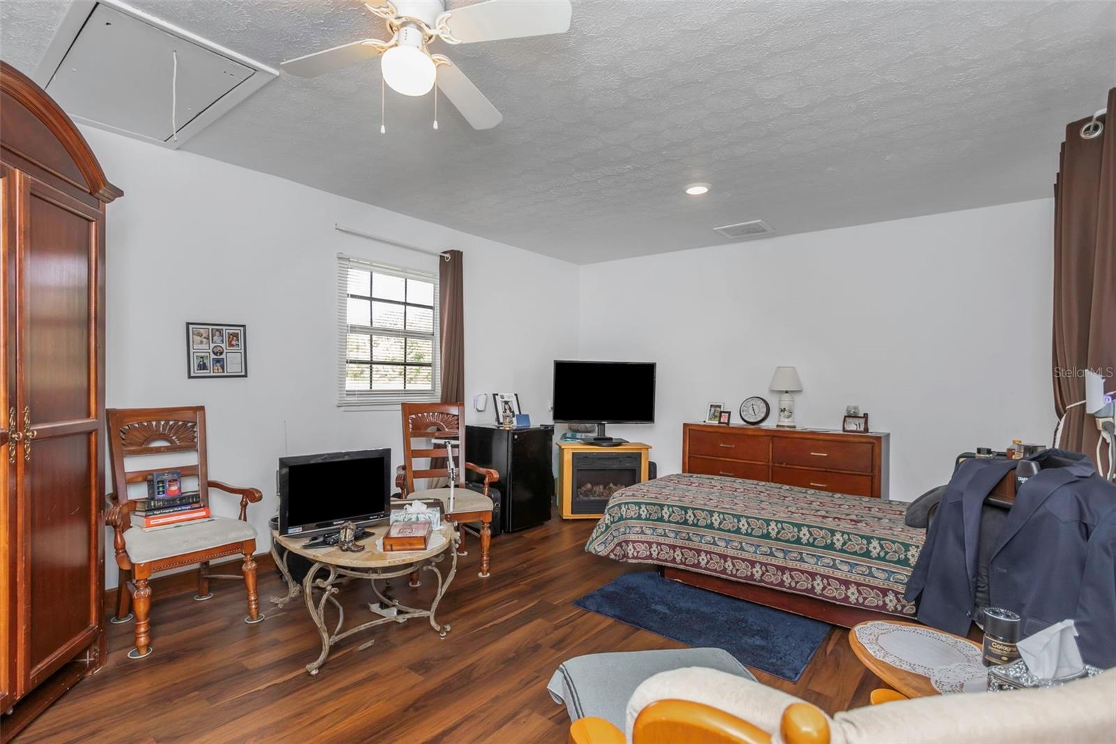 Image 5 of 80 For 17500 Marsh Road