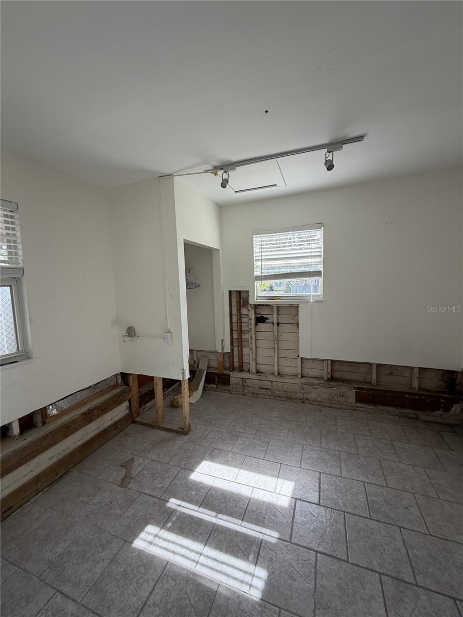 Image 20 of 22 For 425 40th Avenue Ne