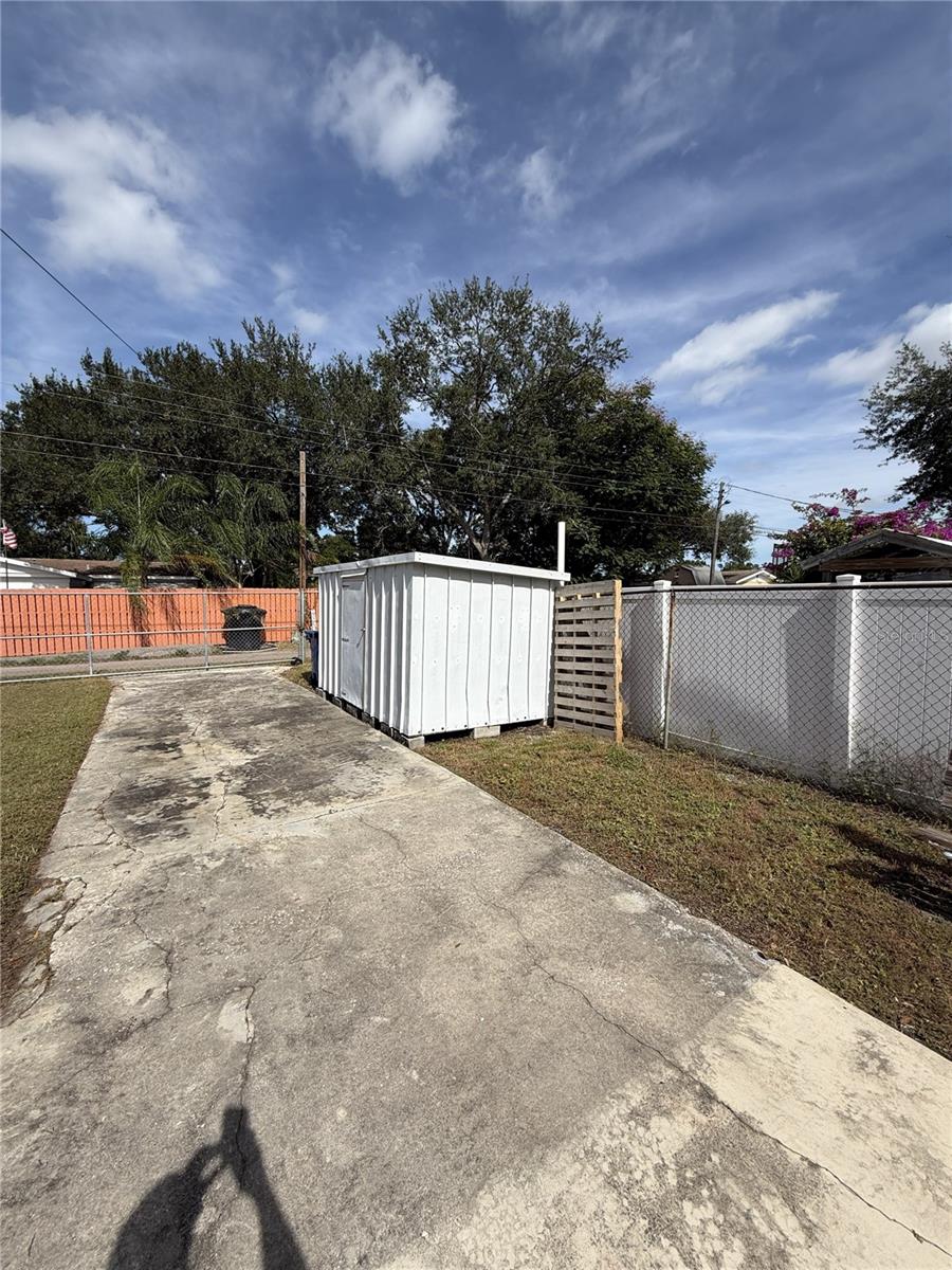 Image 9 of 22 For 425 40th Avenue Ne