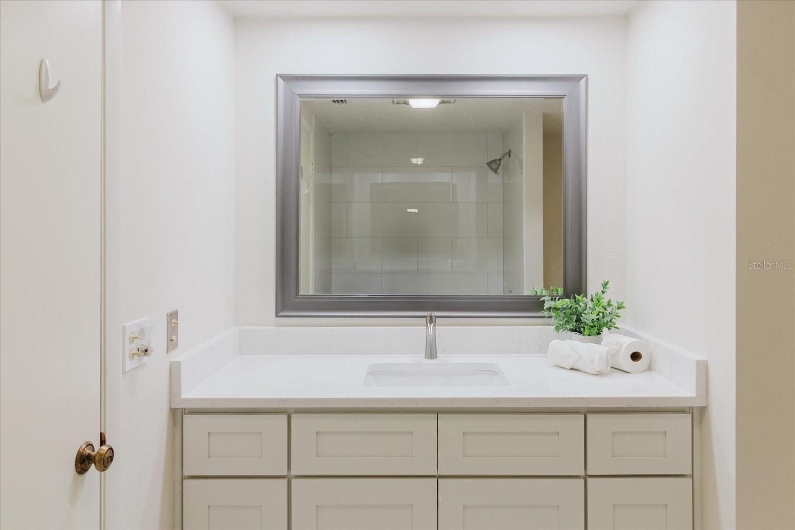 Image 21 of 46 For 6 Belleview Boulevard 706