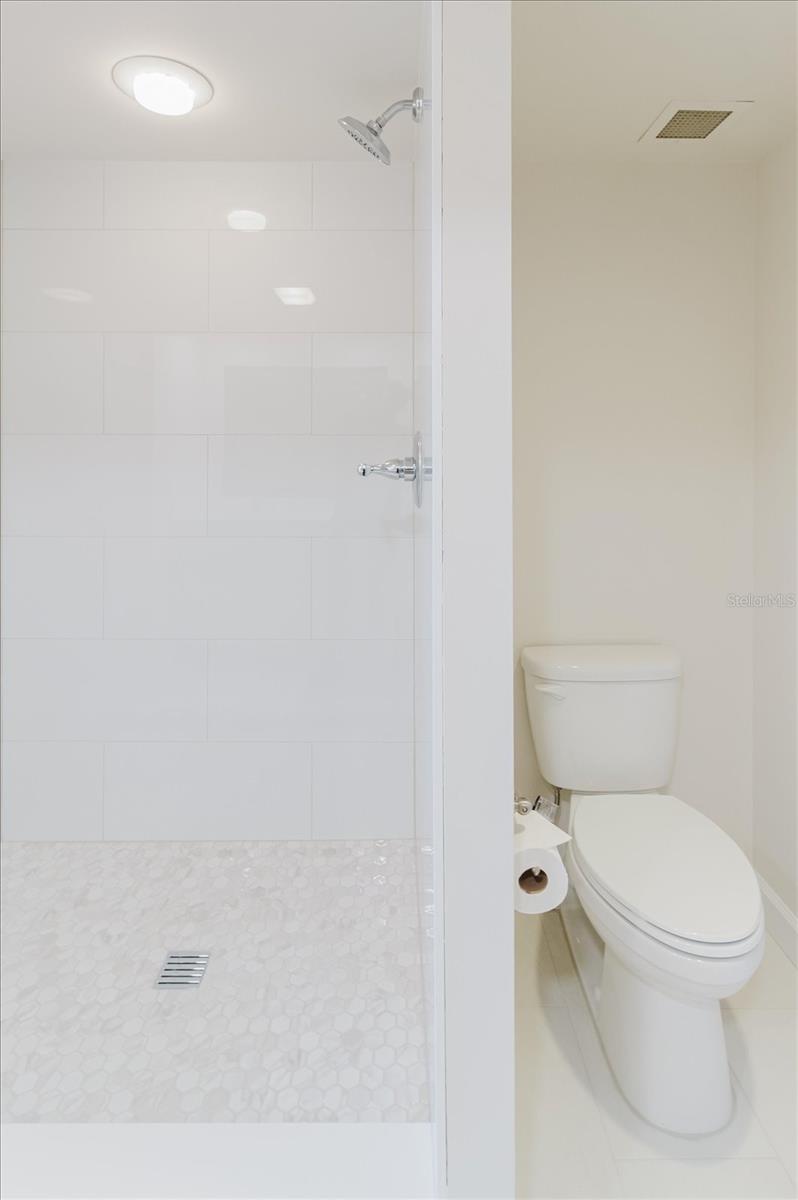 Image 30 of 46 For 6 Belleview Boulevard 706