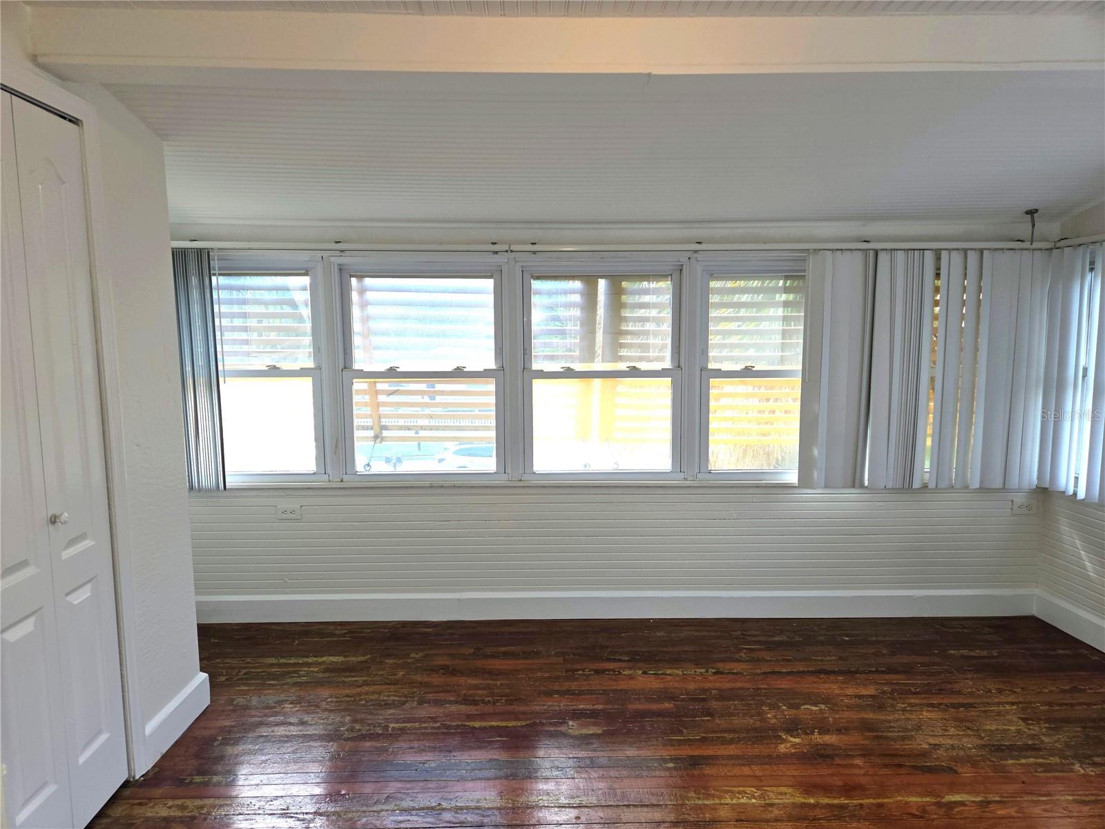 Listing photo id 13 for 2808 56th Street S Upper