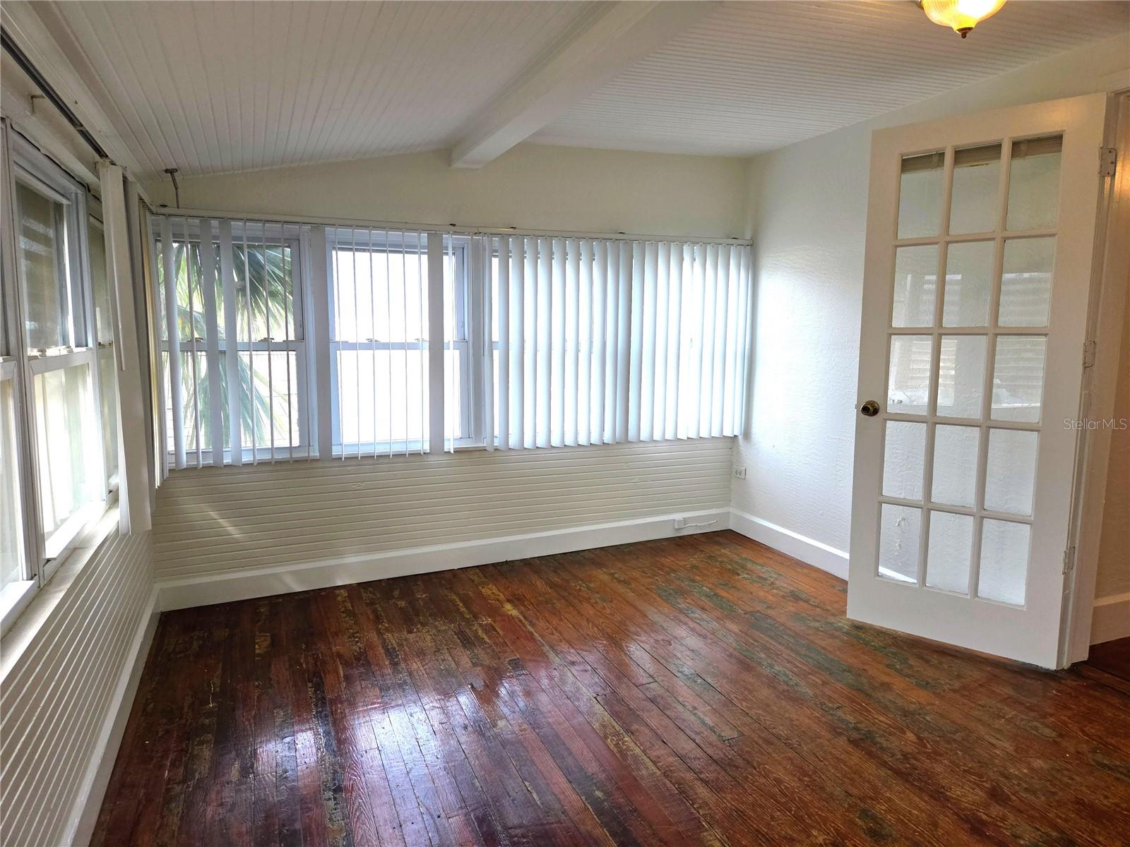 Listing photo id 15 for 2808 56th Street S Upper