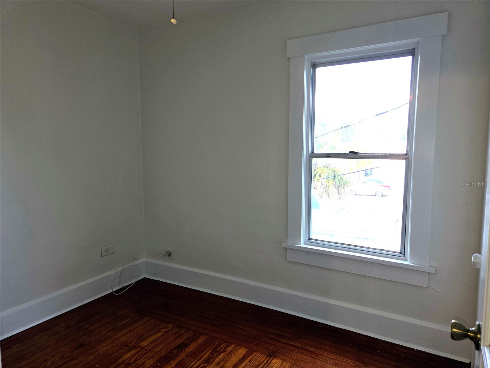 Listing photo id 16 for 2808 56th Street S Upper