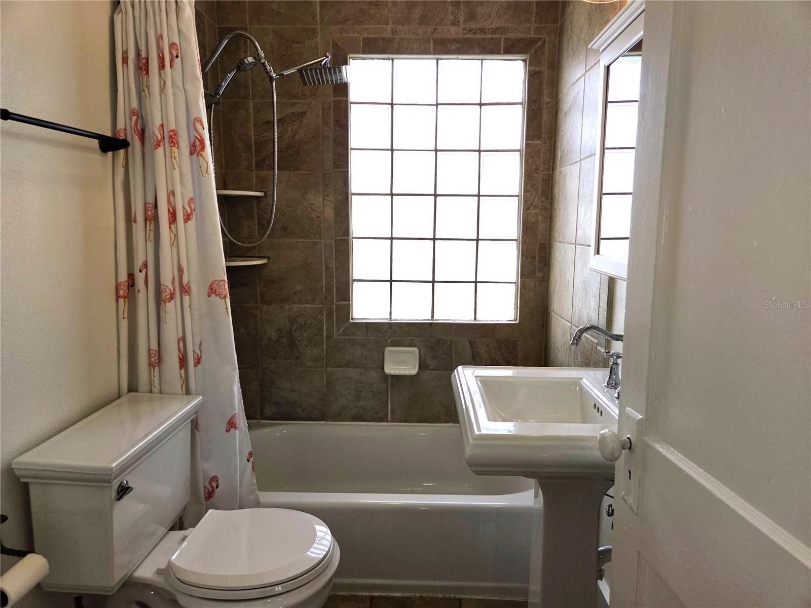 Listing photo id 19 for 2808 56th Street S Upper