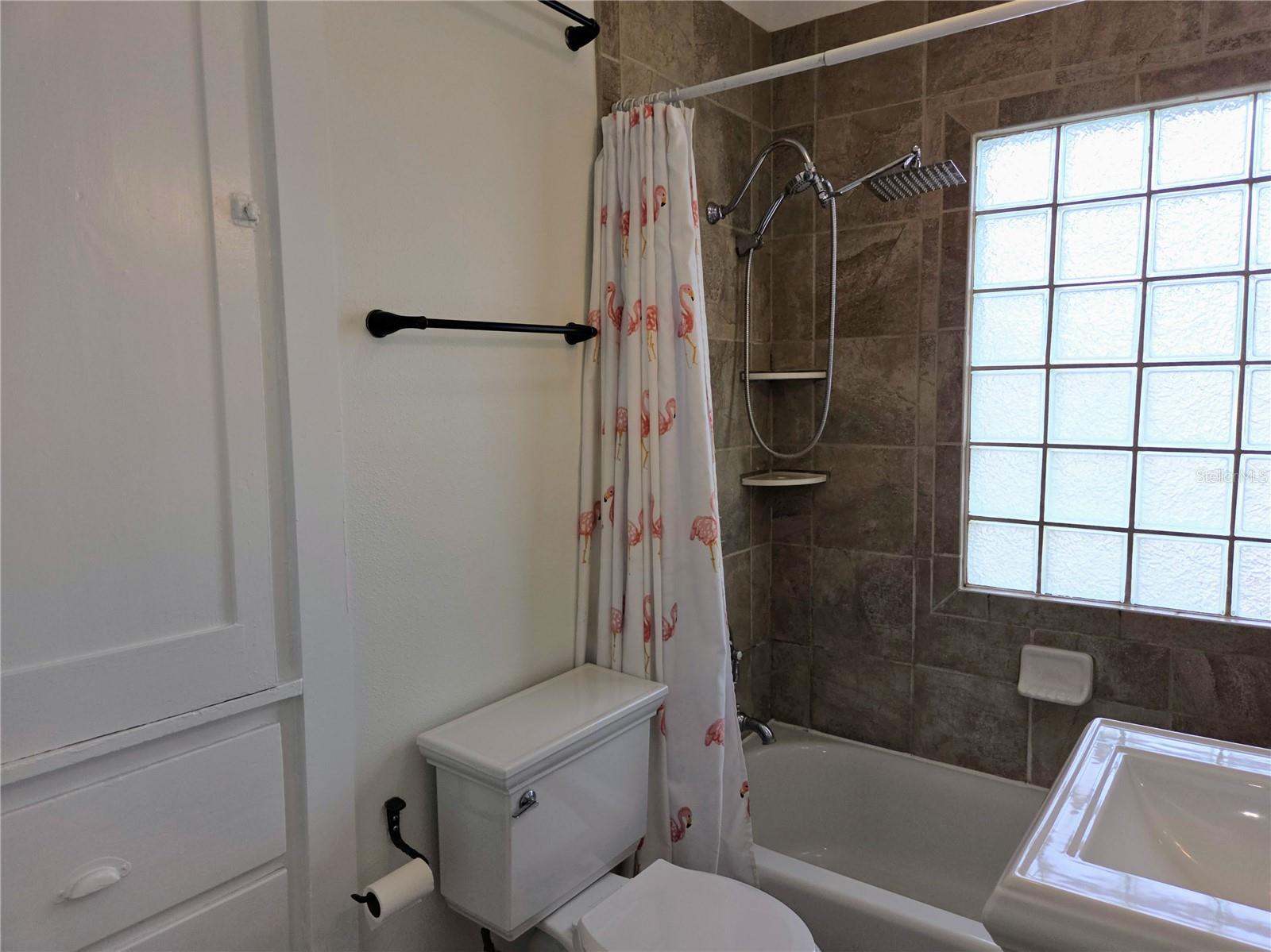 Listing photo id 20 for 2808 56th Street S Upper