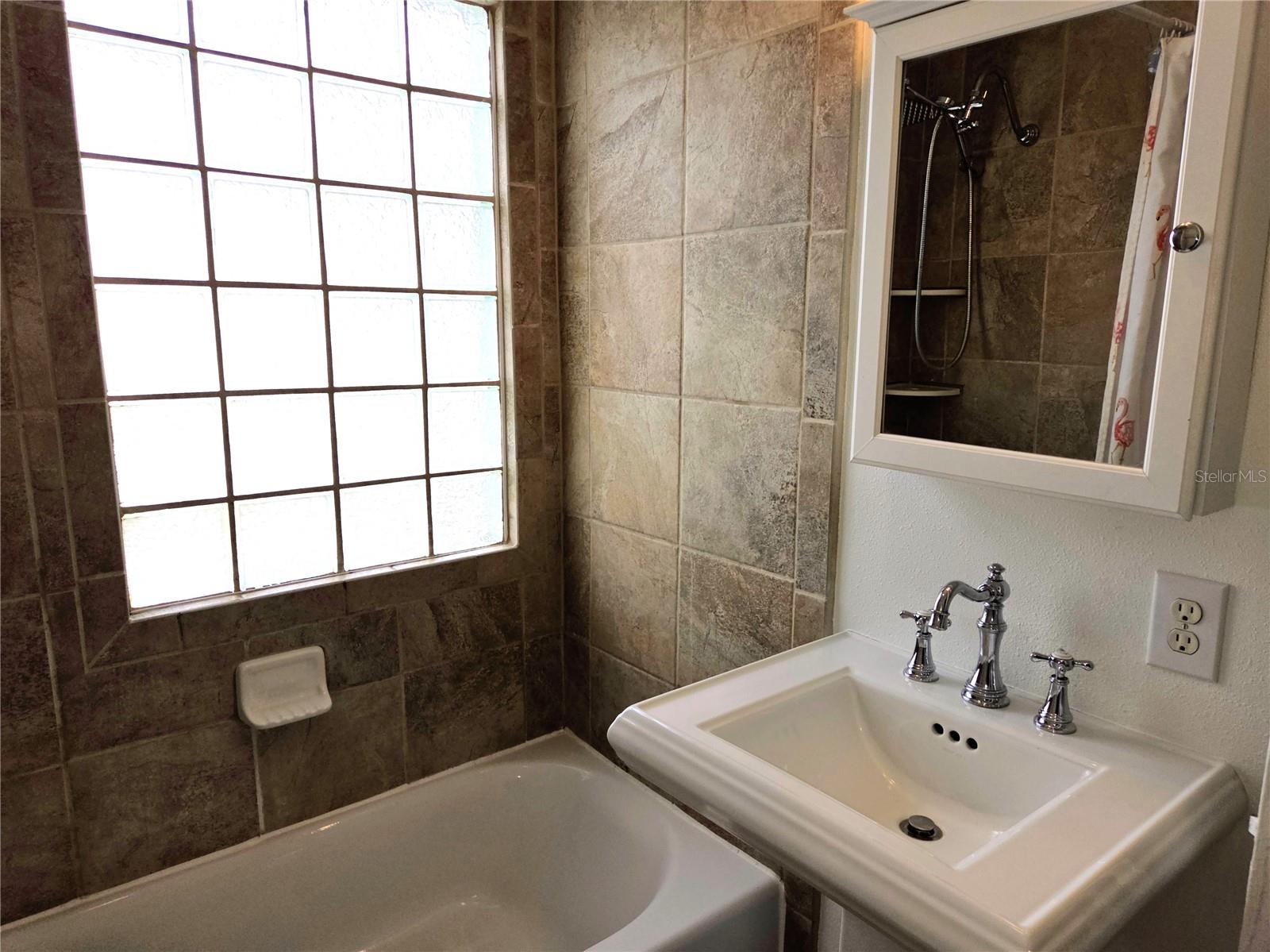 Listing photo id 21 for 2808 56th Street S Upper