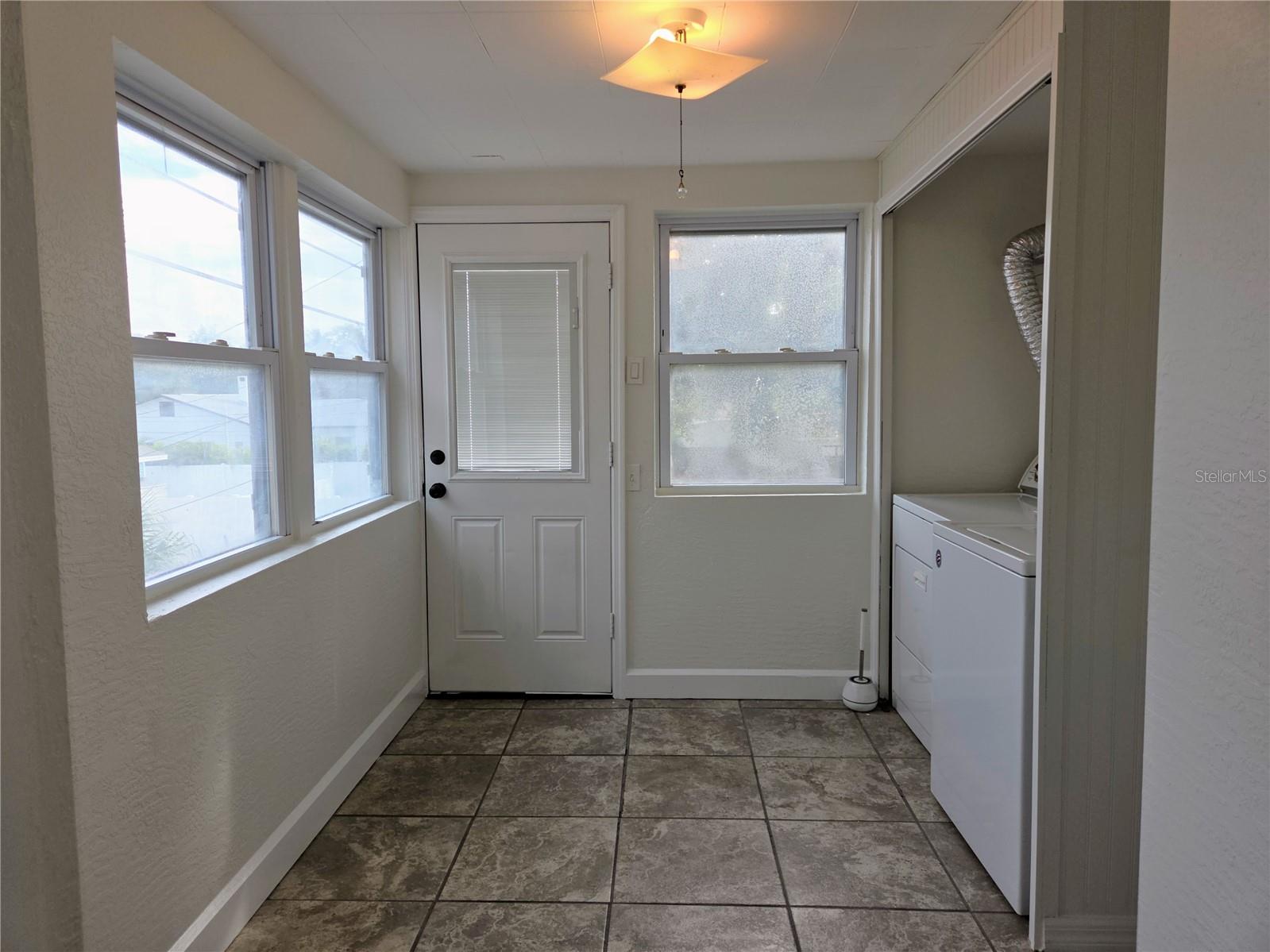 Listing photo id 22 for 2808 56th Street S Upper