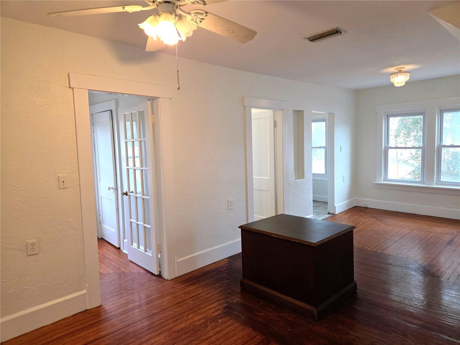 Listing photo id 5 for 2808 56th Street S Upper