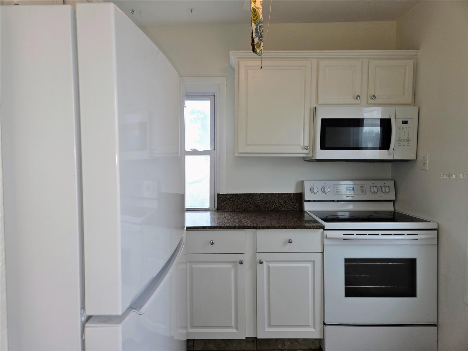 Listing photo id 6 for 2808 56th Street S Upper