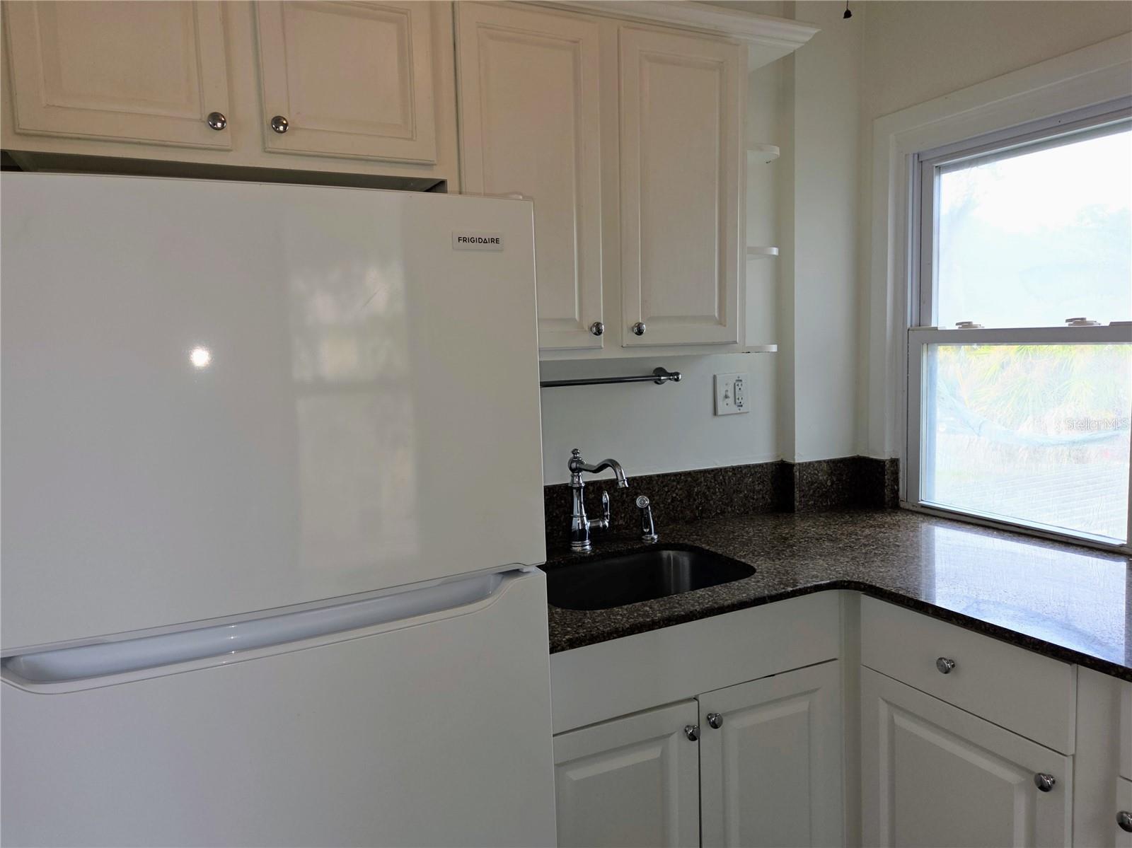 Listing photo id 7 for 2808 56th Street S Upper