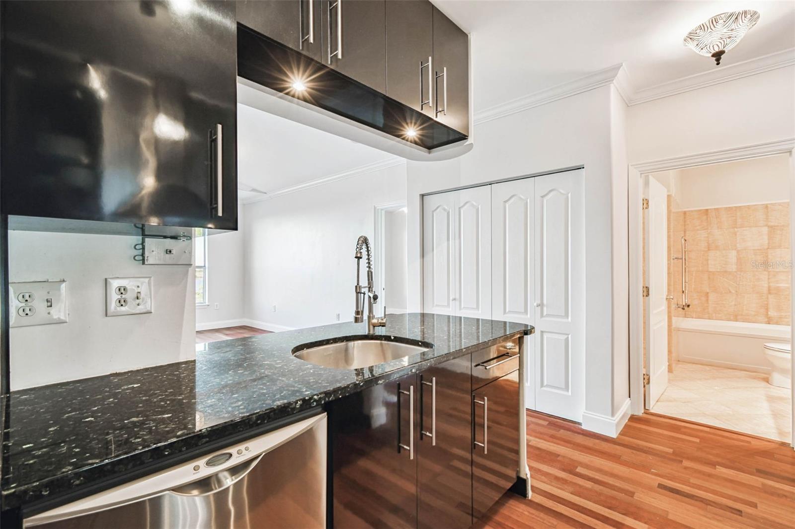 Image 18 of 94 For 5000 Culbreath Key Way 9-318