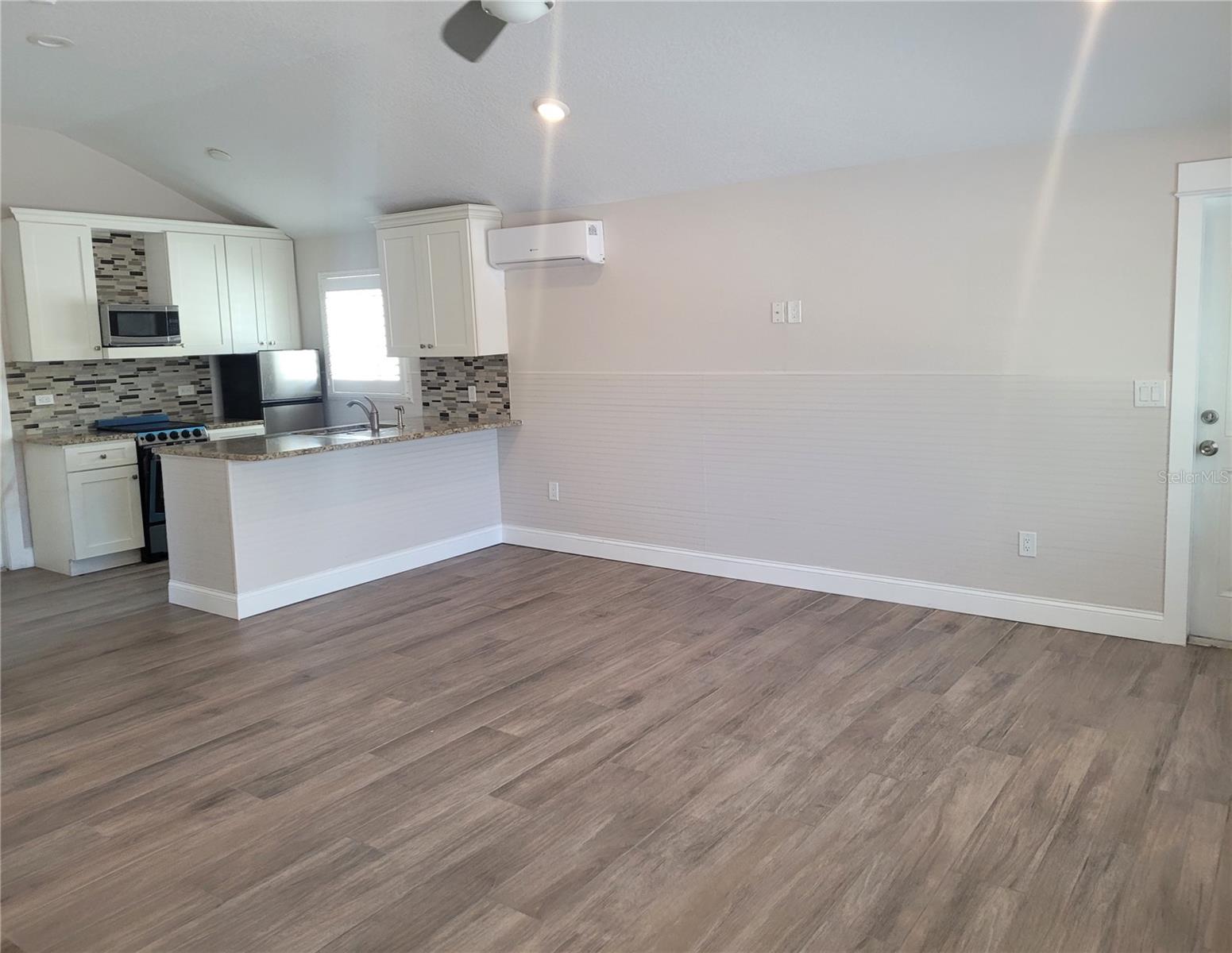 Image 6 of 12 For 12217 1-2 Sunshine Lane