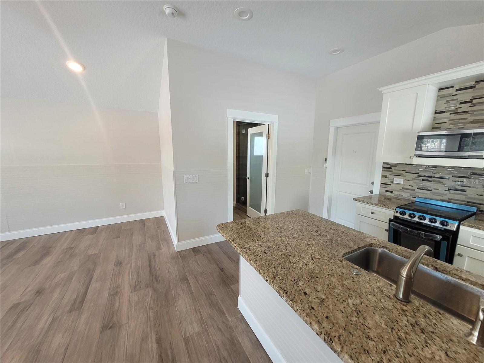 Image 9 of 12 For 12217 1-2 Sunshine Lane