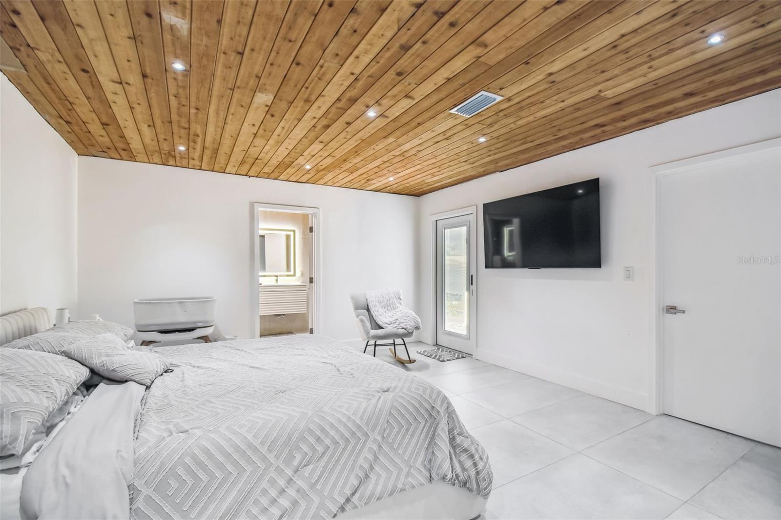 Image 17 of 38 For 7204 Branchwood Court