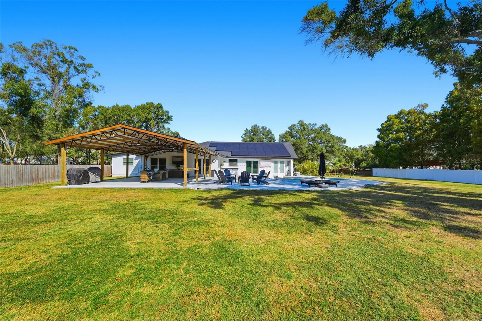 Listing photo id 61 for 6370 90th Avenue