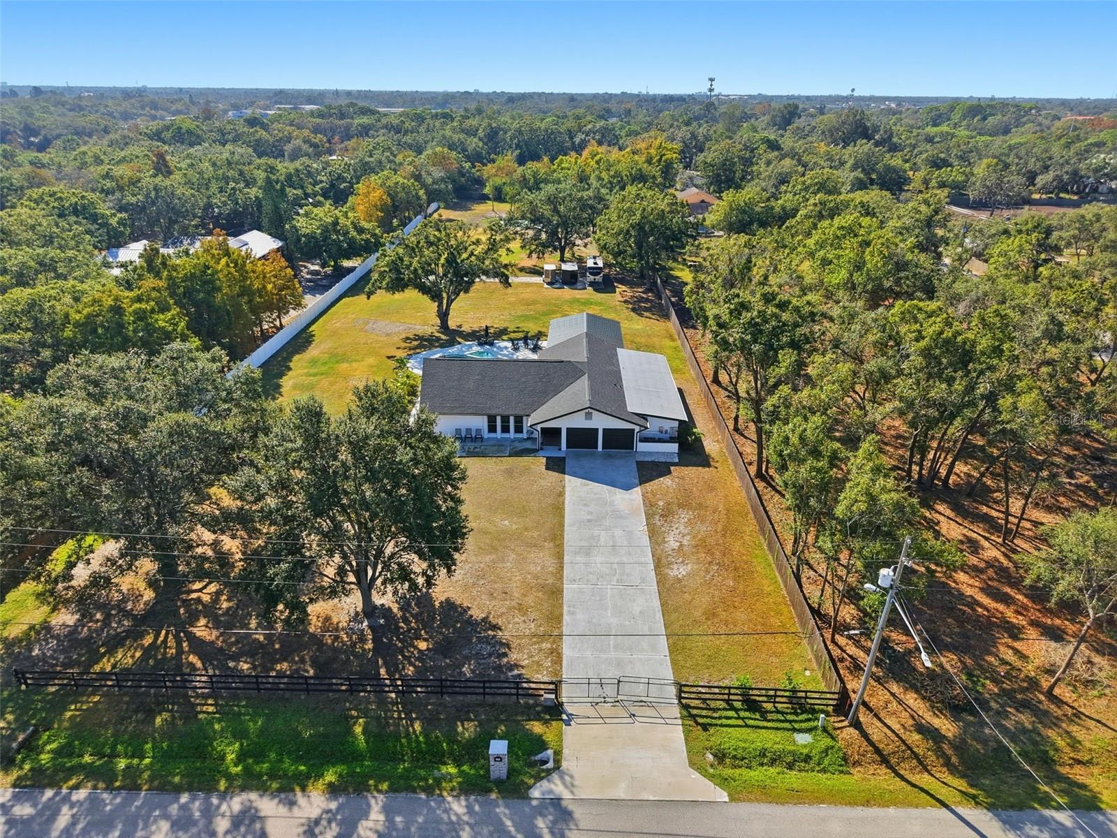 Listing photo id 62 for 6370 90th Avenue