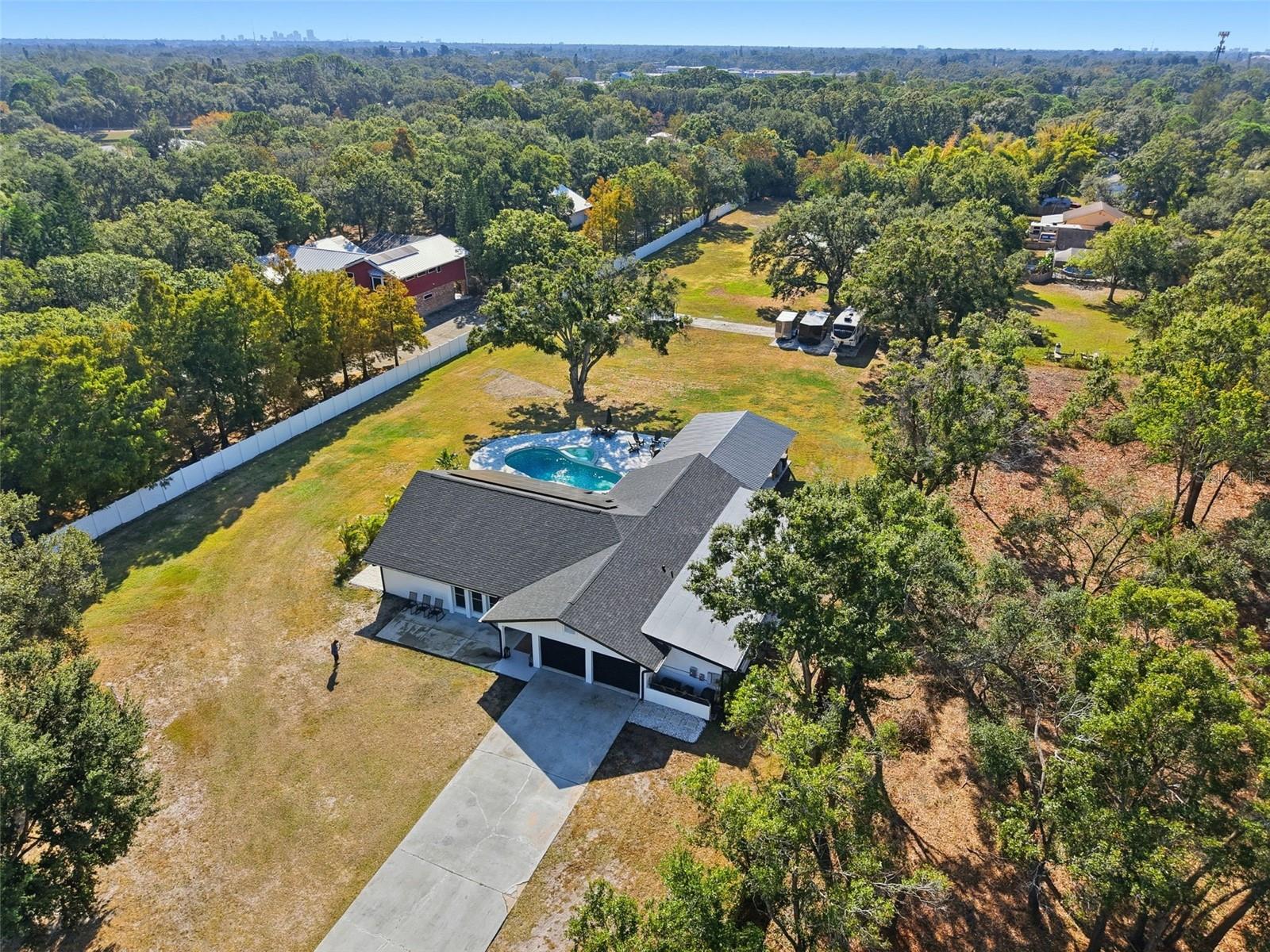 Listing photo id 63 for 6370 90th Avenue