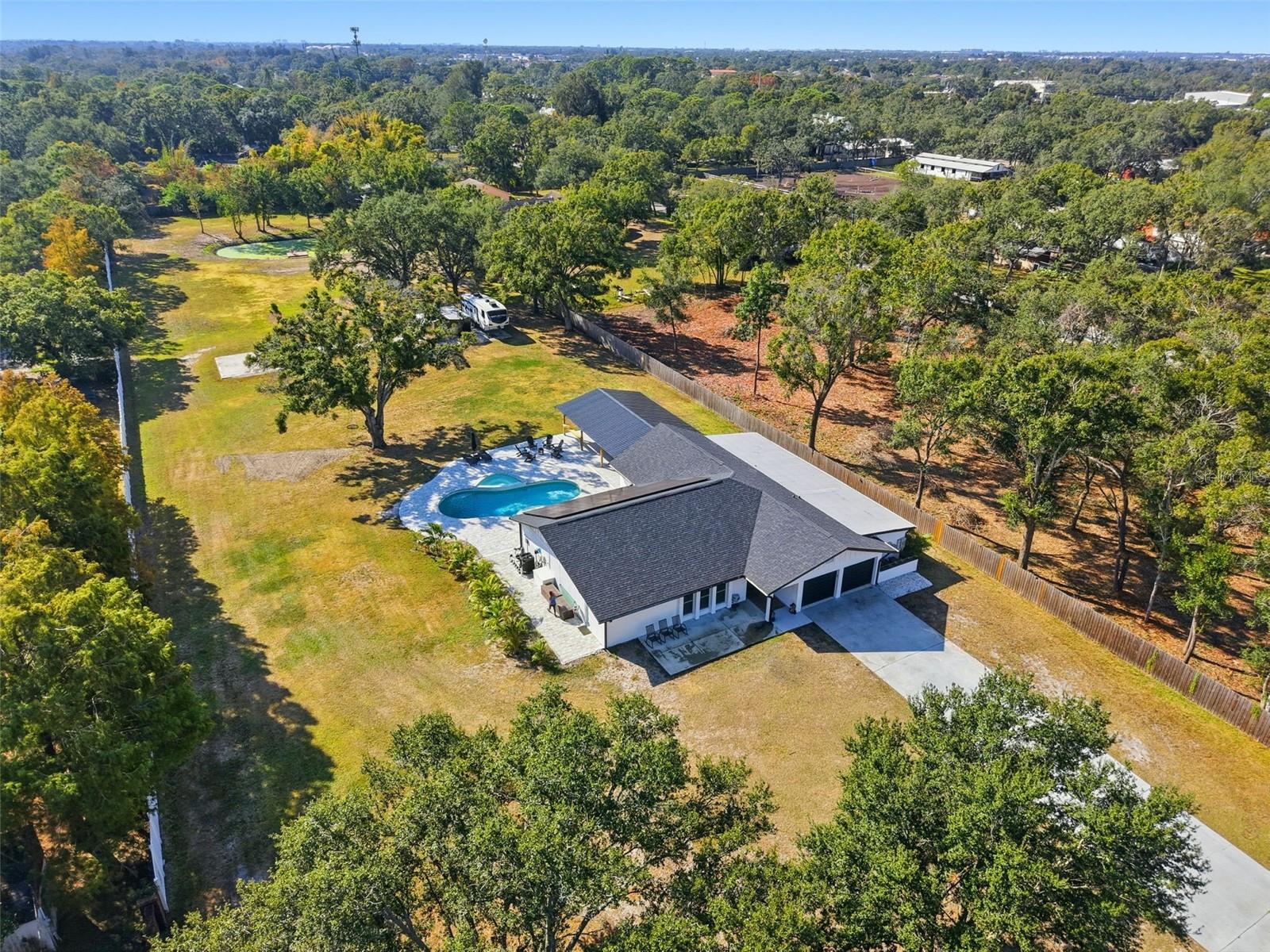 Listing photo id 64 for 6370 90th Avenue