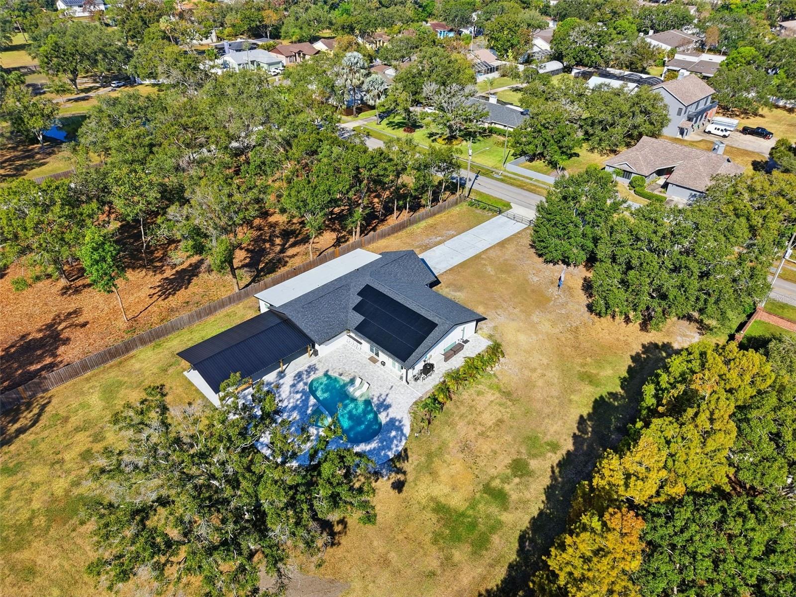 Listing photo id 70 for 6370 90th Avenue