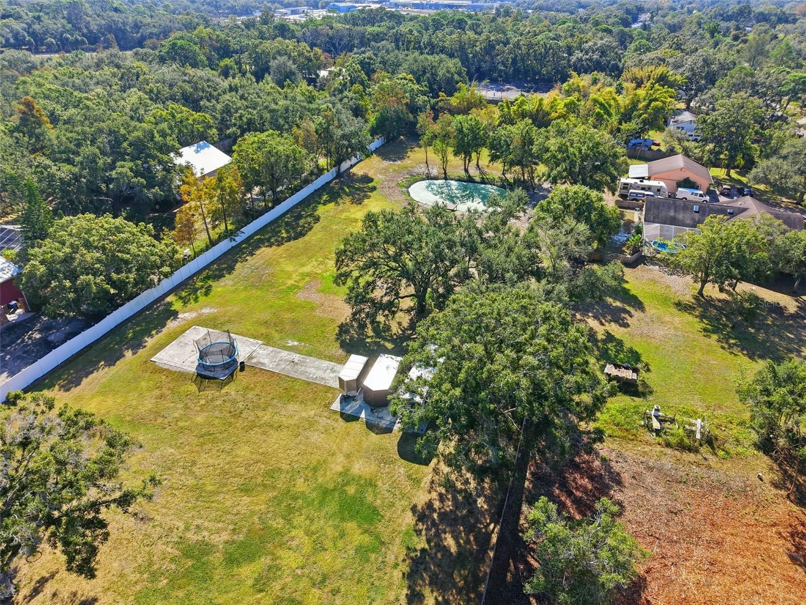 Listing photo id 72 for 6370 90th Avenue