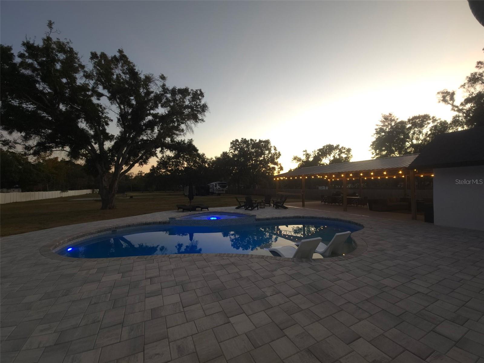 Listing photo id 74 for 6370 90th Avenue