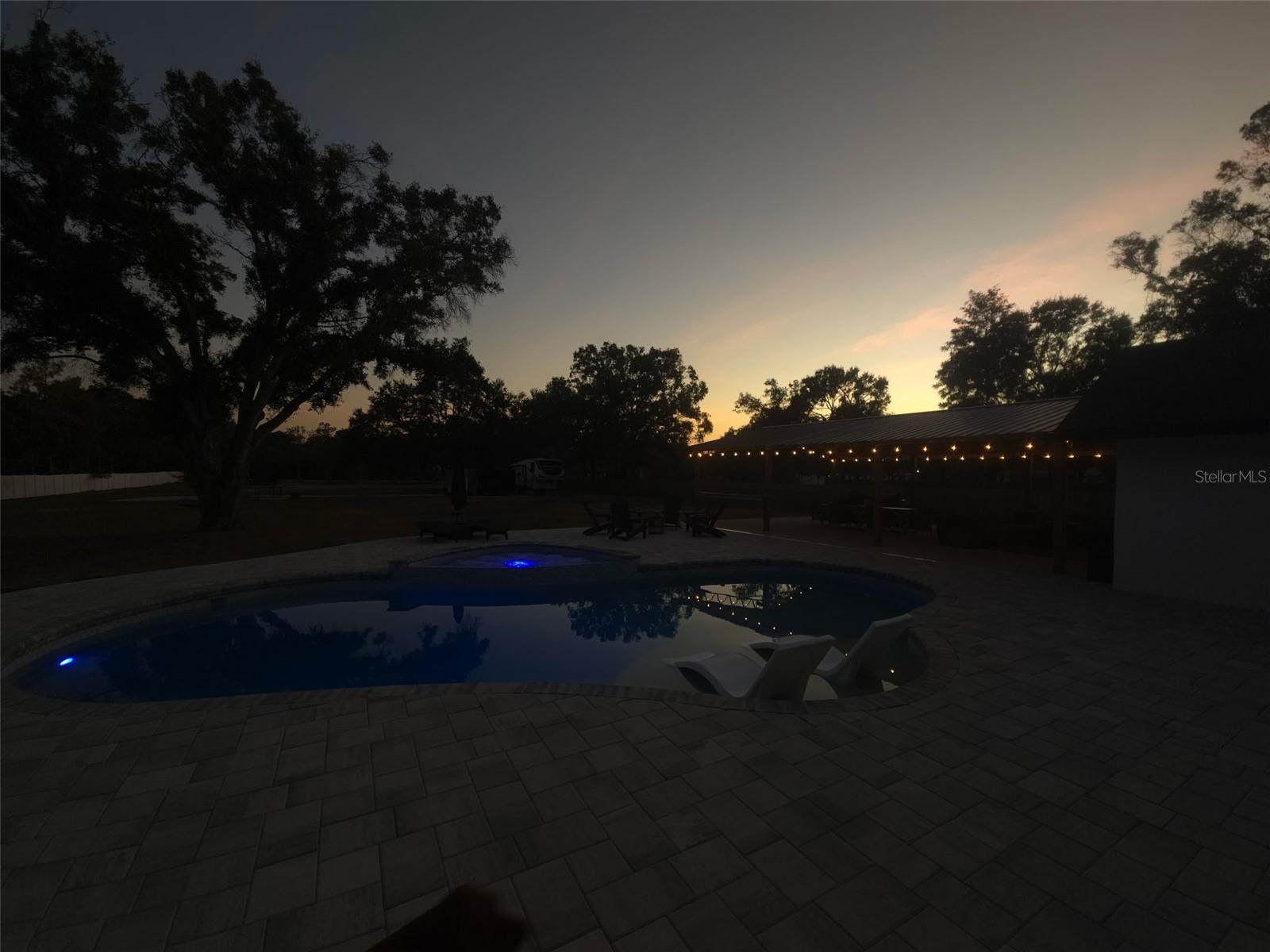 Listing photo id 75 for 6370 90th Avenue
