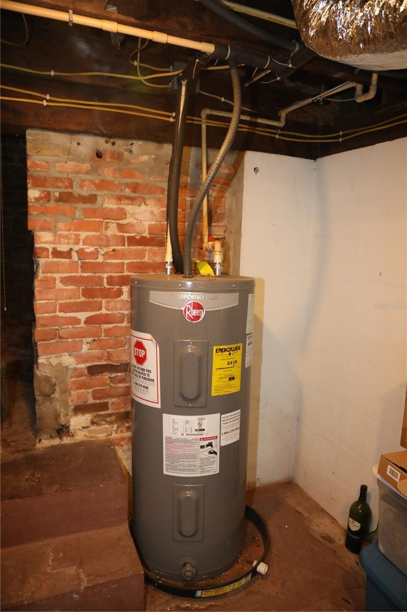 Listing photo id 9 for 8410 Mitchell Avenue