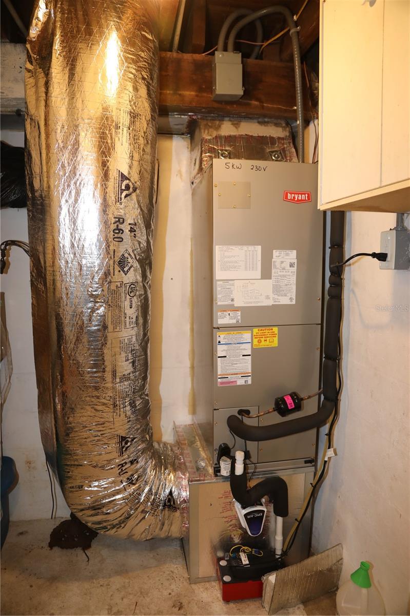 Listing photo id 12 for 8410 Mitchell Avenue