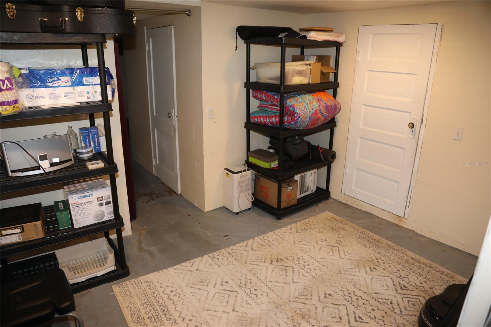 Listing photo id 13 for 8410 Mitchell Avenue