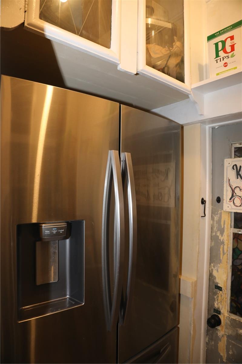 Listing photo id 15 for 8410 Mitchell Avenue