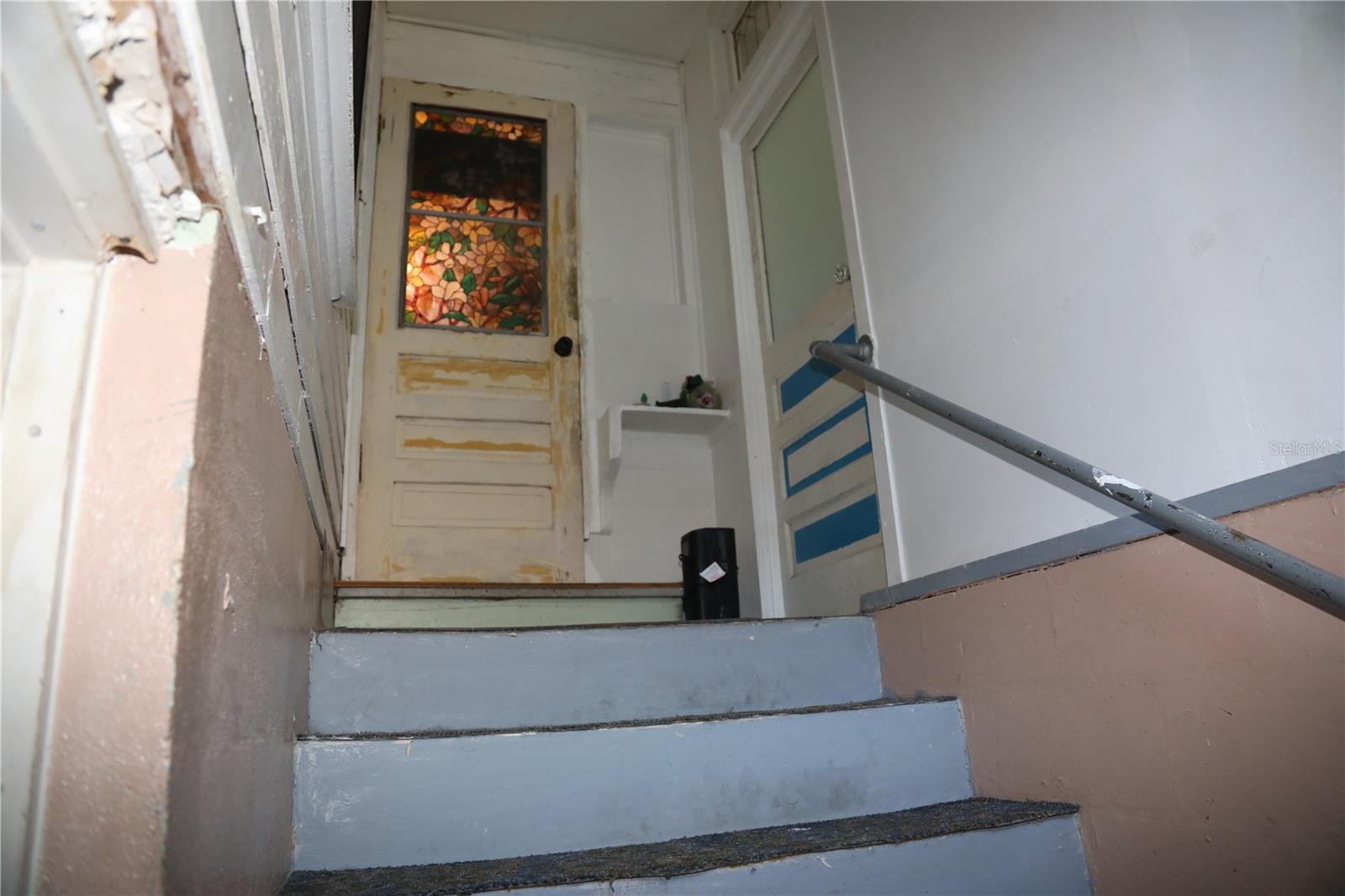 Listing photo id 3 for 8410 Mitchell Avenue