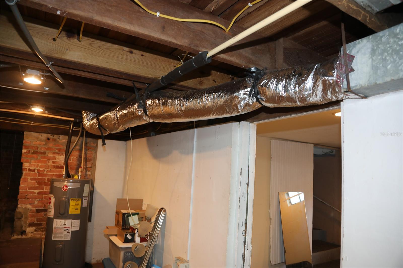 Listing photo id 4 for 8410 Mitchell Avenue