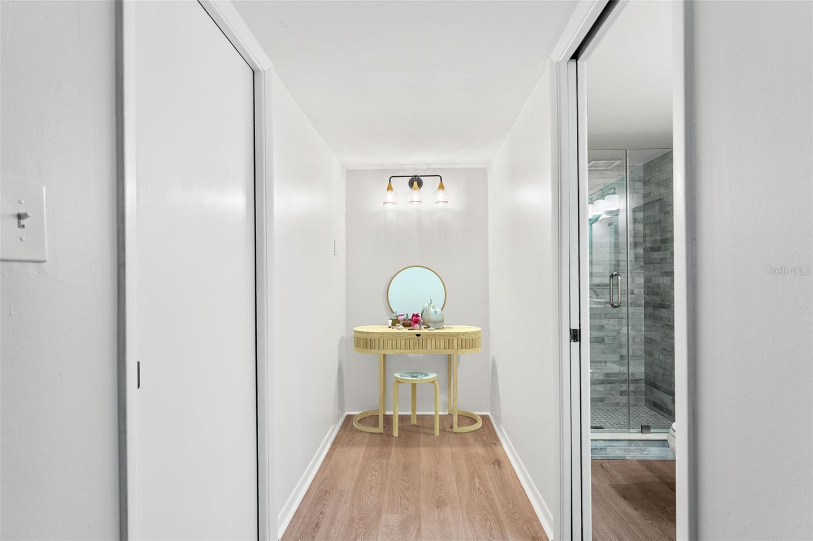 Image 16 of 54 For 407 Paris Street