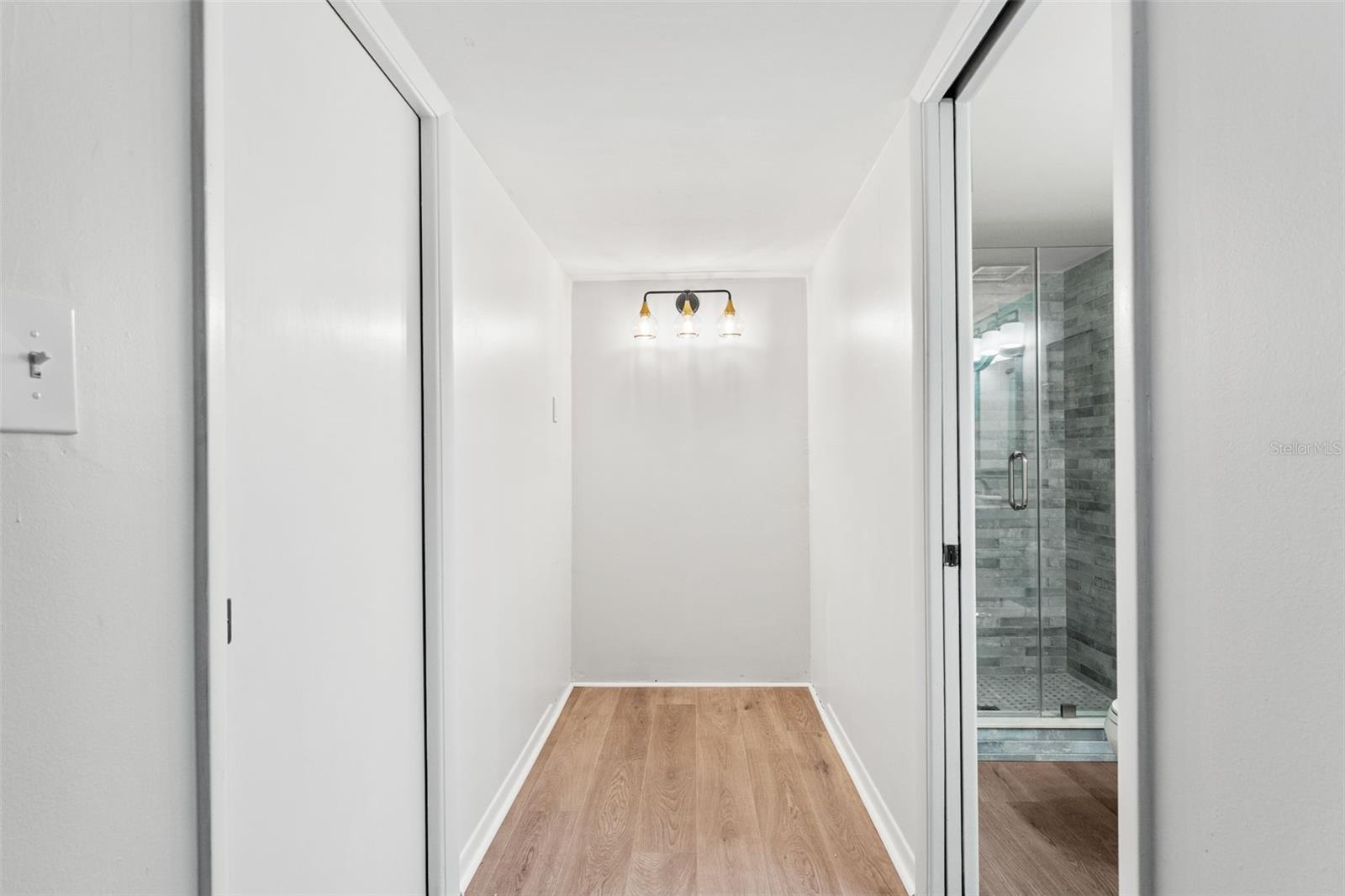 Image 17 of 54 For 407 Paris Street