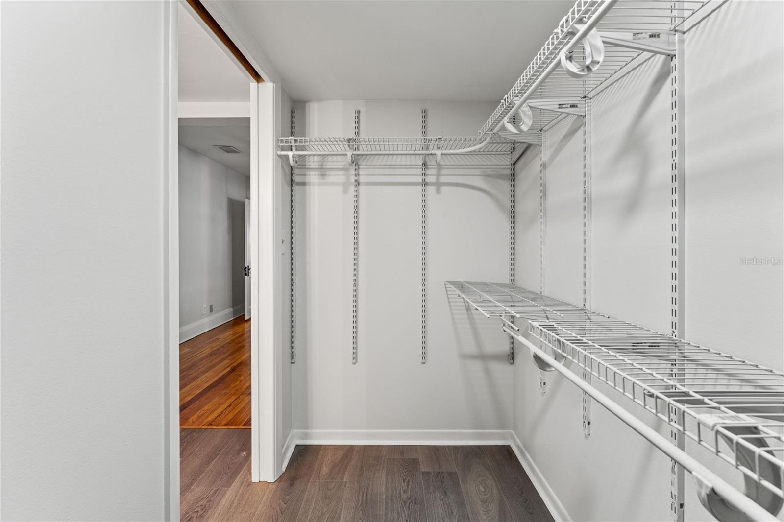 Image 20 of 54 For 407 Paris Street