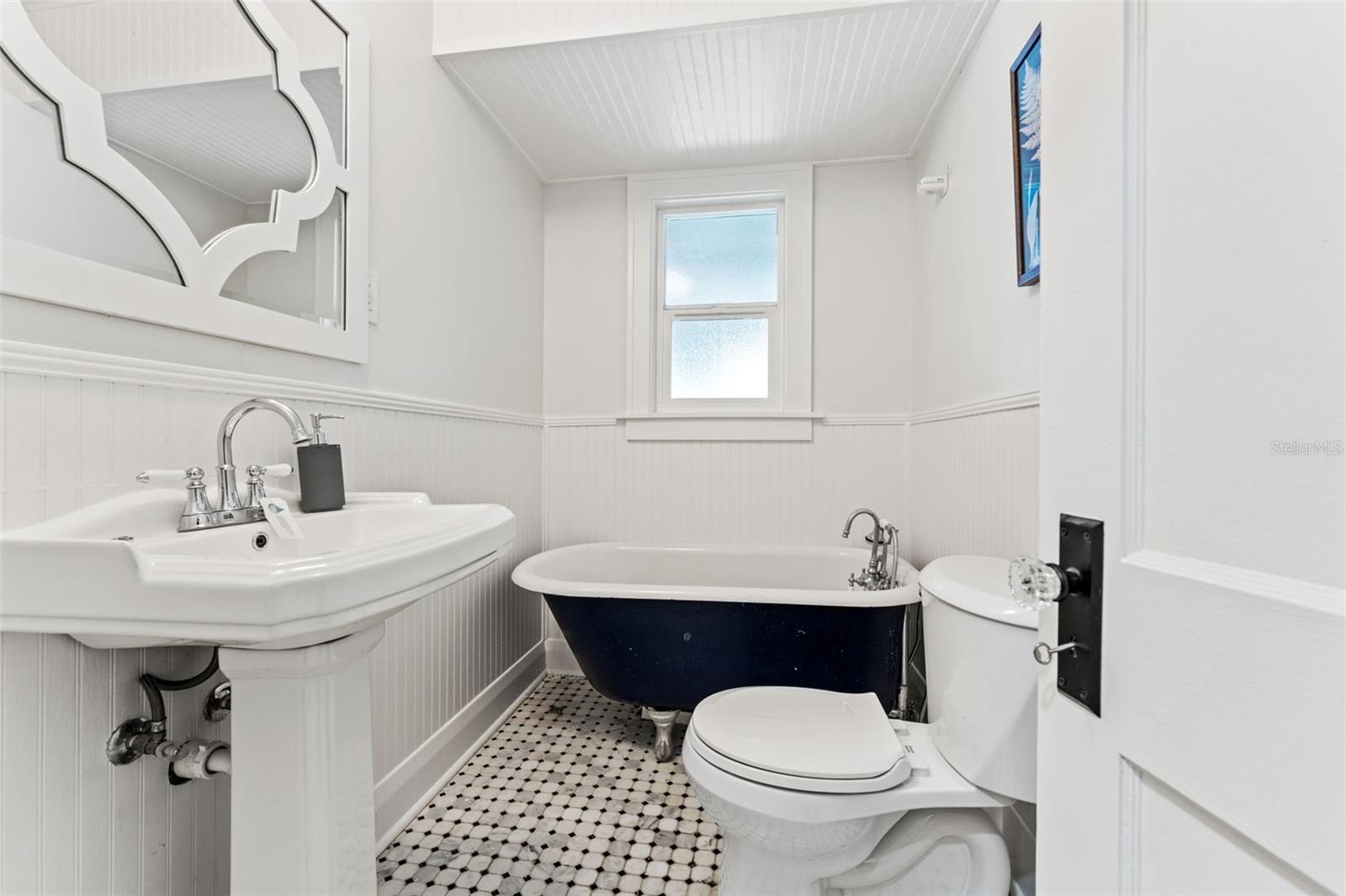 Image 21 of 54 For 407 Paris Street