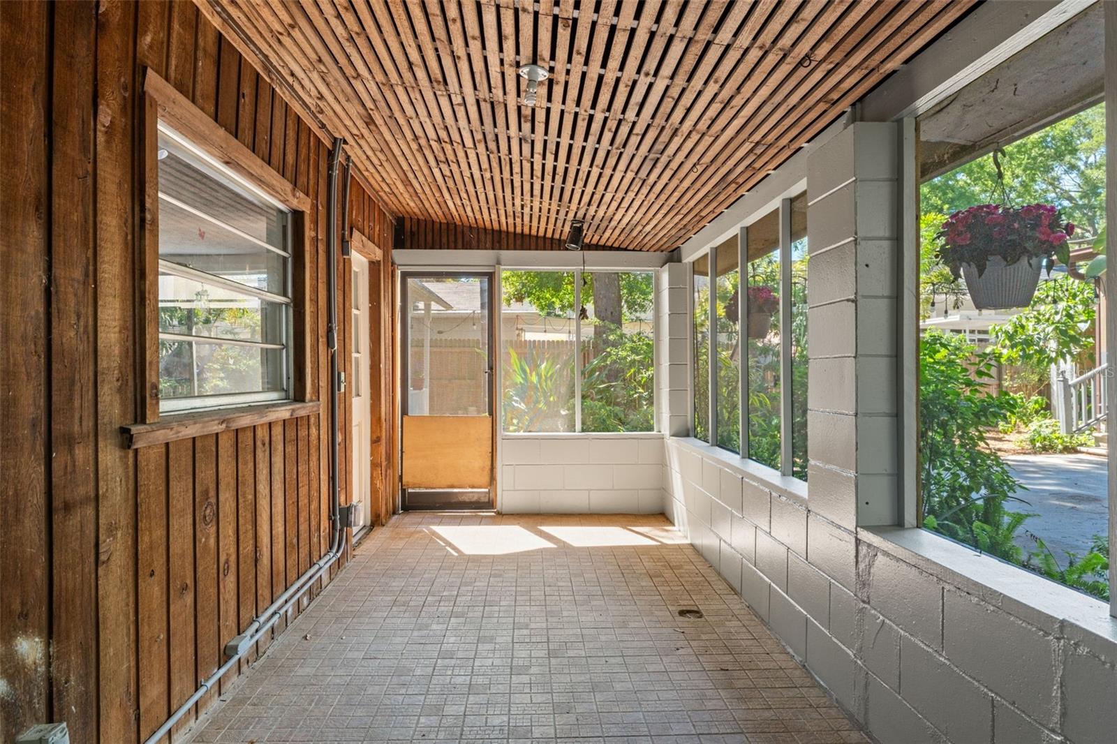 Image 36 of 54 For 407 Paris Street