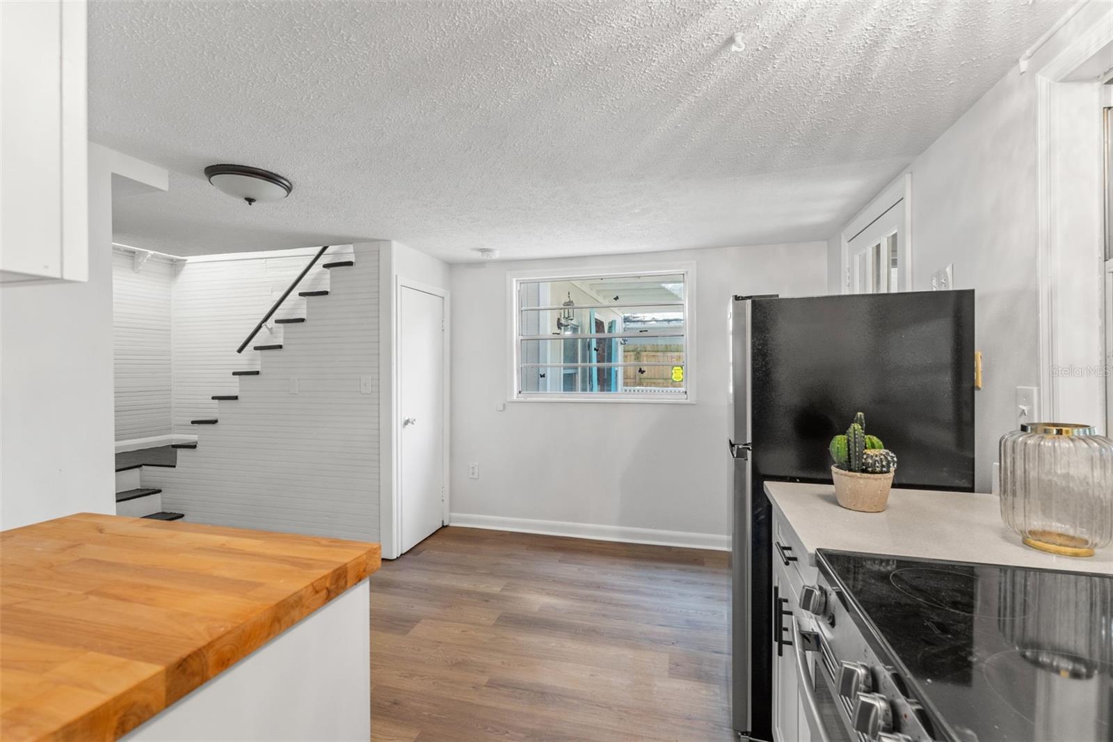 Image 39 of 54 For 407 Paris Street