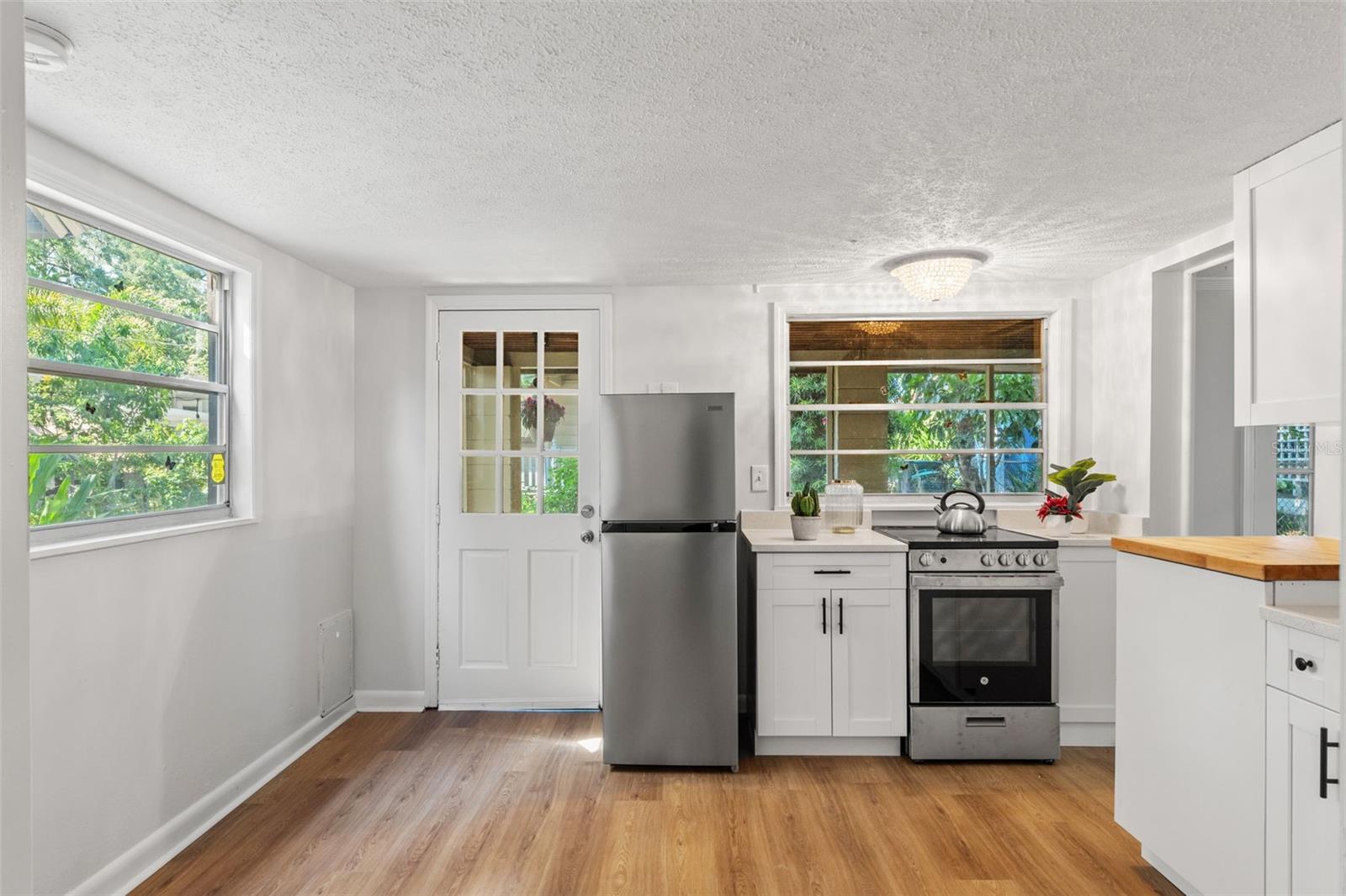 Image 41 of 54 For 407 Paris Street