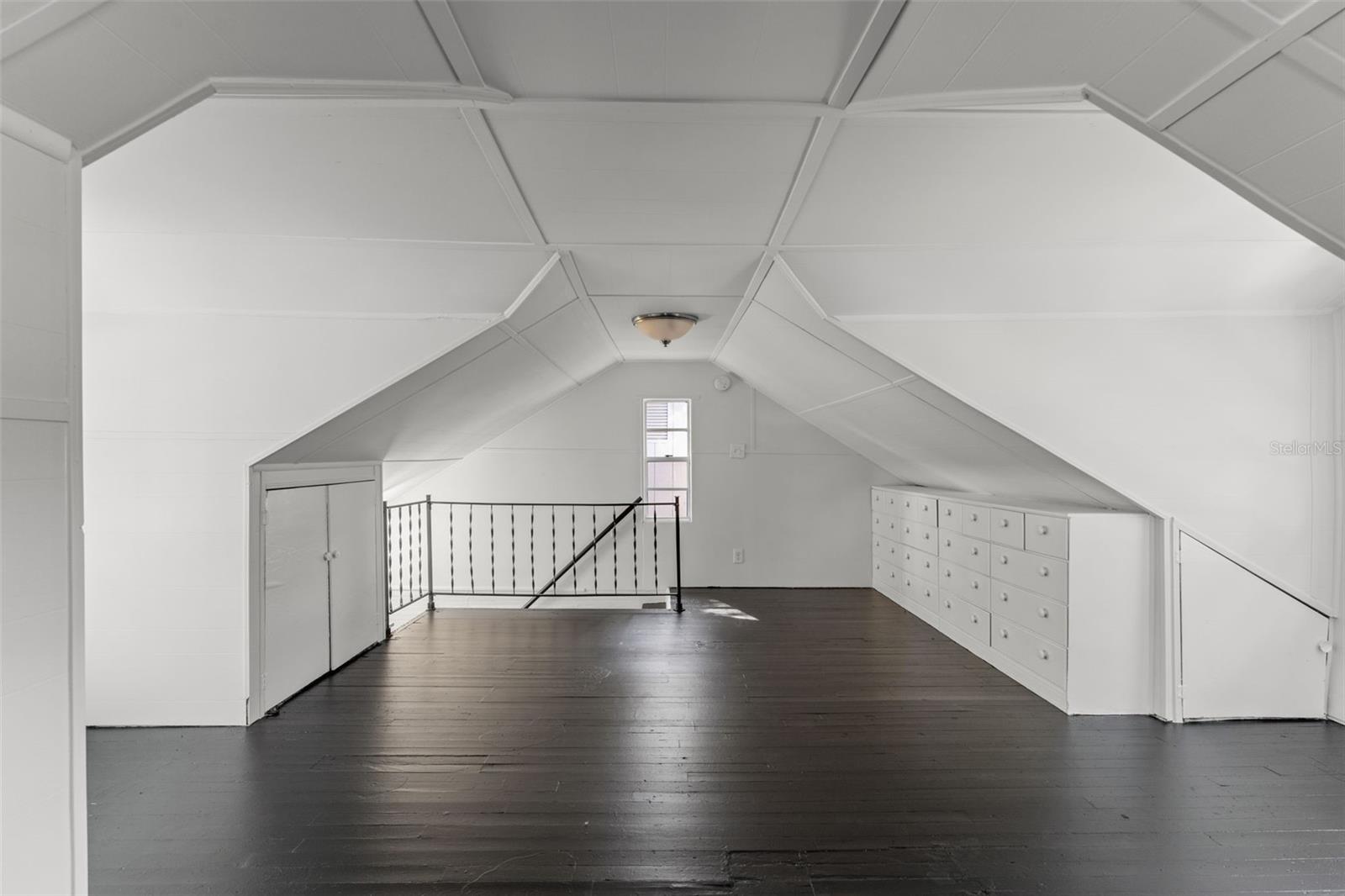 Image 46 of 54 For 407 Paris Street