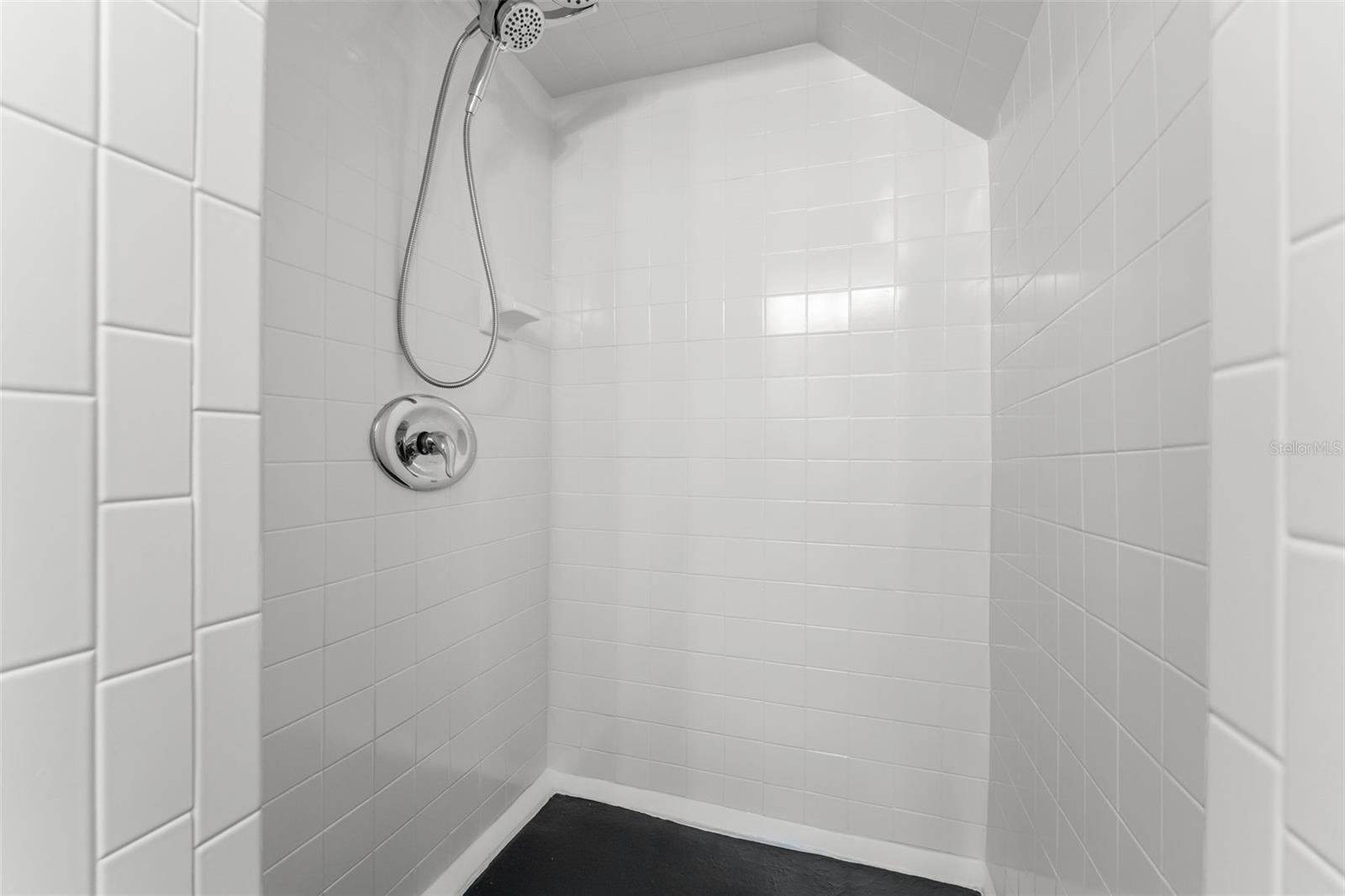 Image 49 of 54 For 407 Paris Street