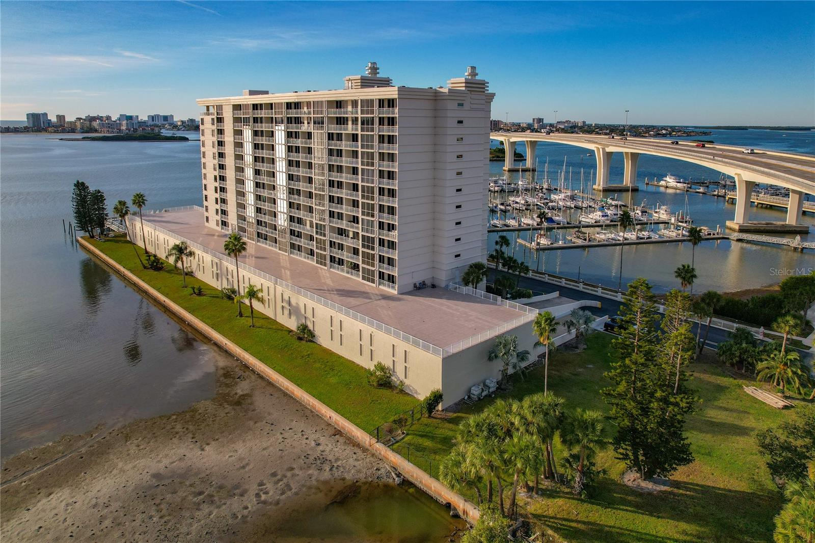 Image 11 of 74 For 100 Pierce Street 1202