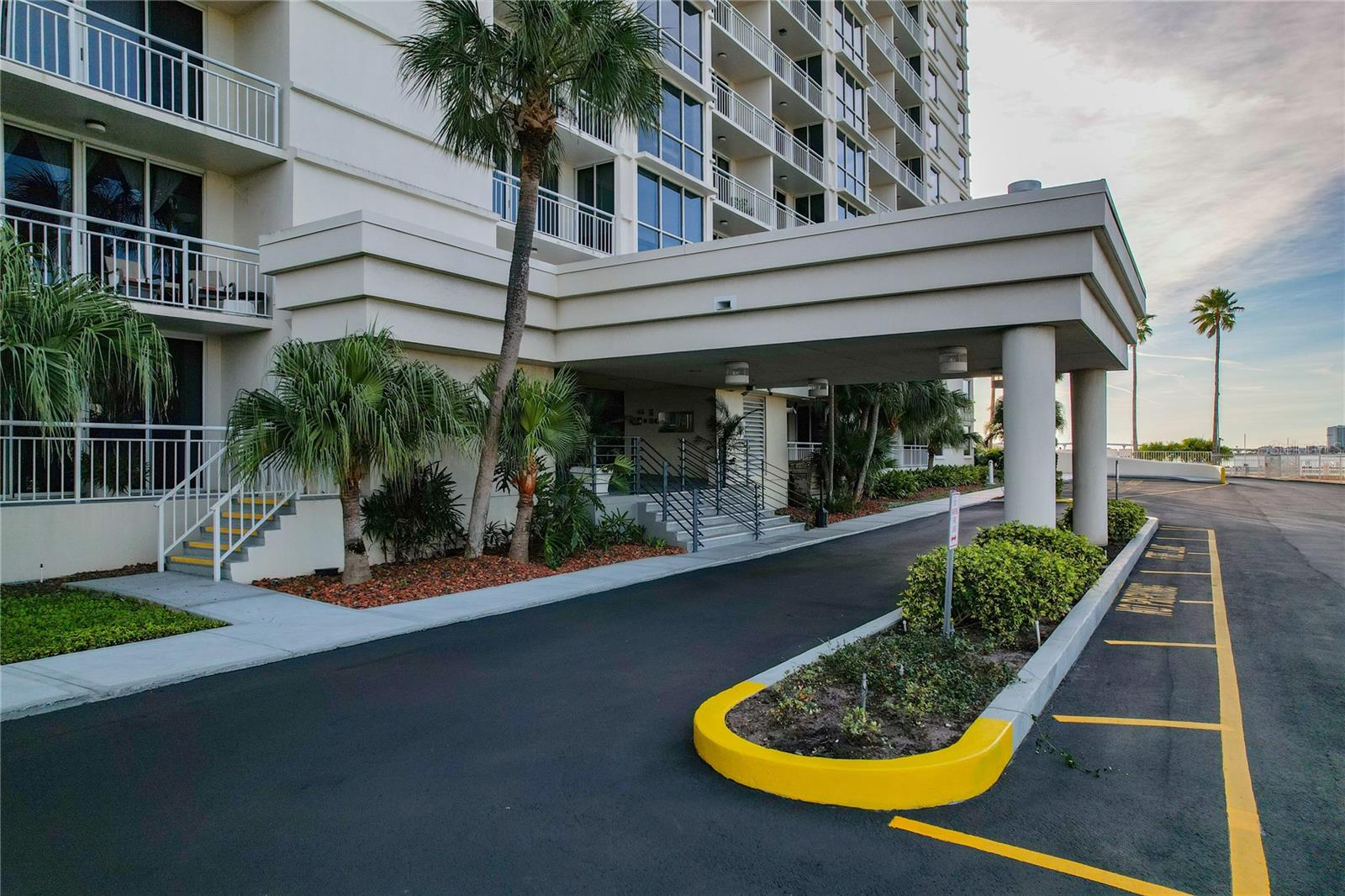 Image 20 of 74 For 100 Pierce Street 1202