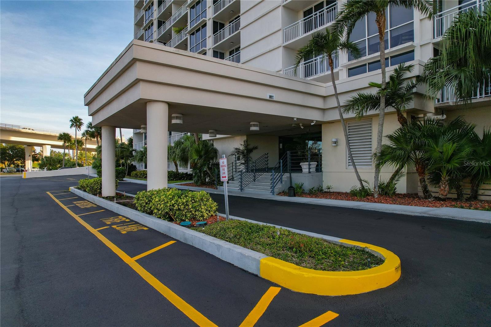 Image 21 of 74 For 100 Pierce Street 1202