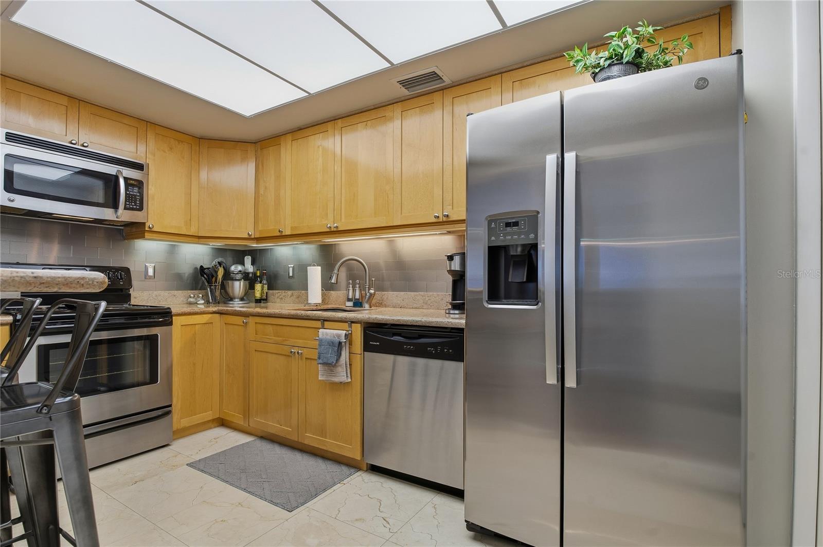 Image 34 of 74 For 100 Pierce Street 1202